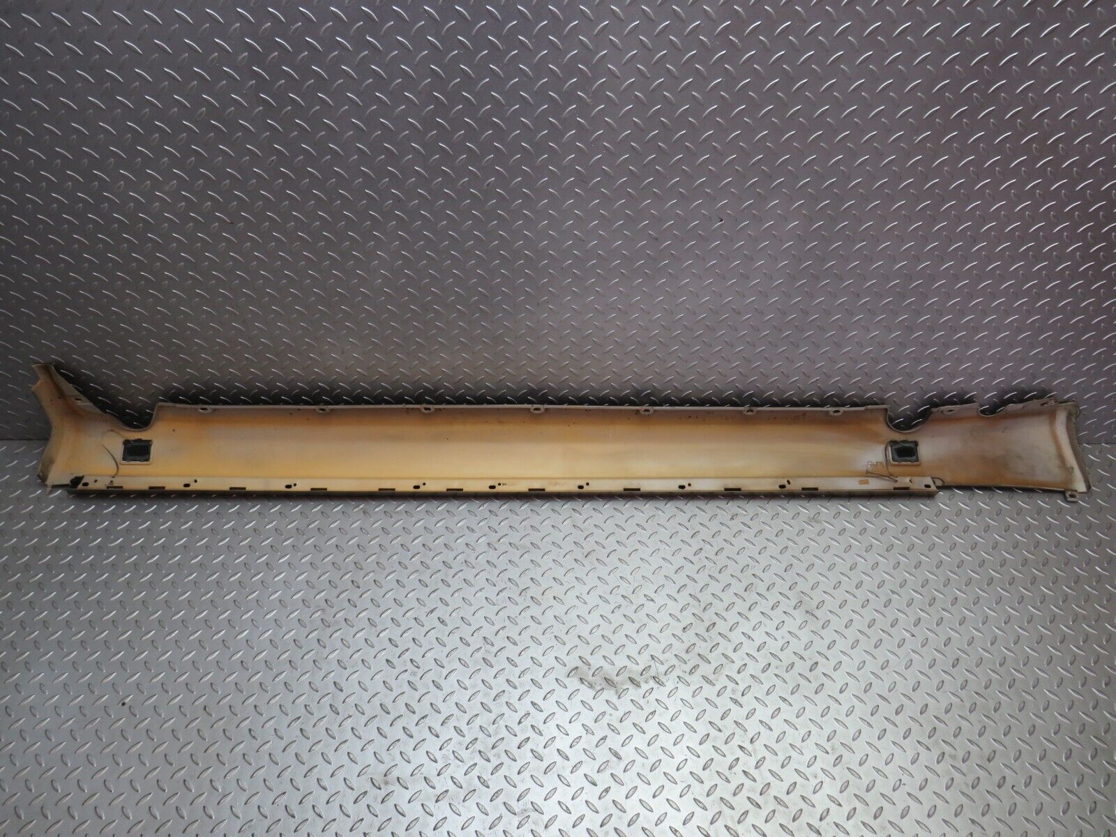 29211 Mercedes-Benz W124 230E Side Skirt Right Side 1246902440