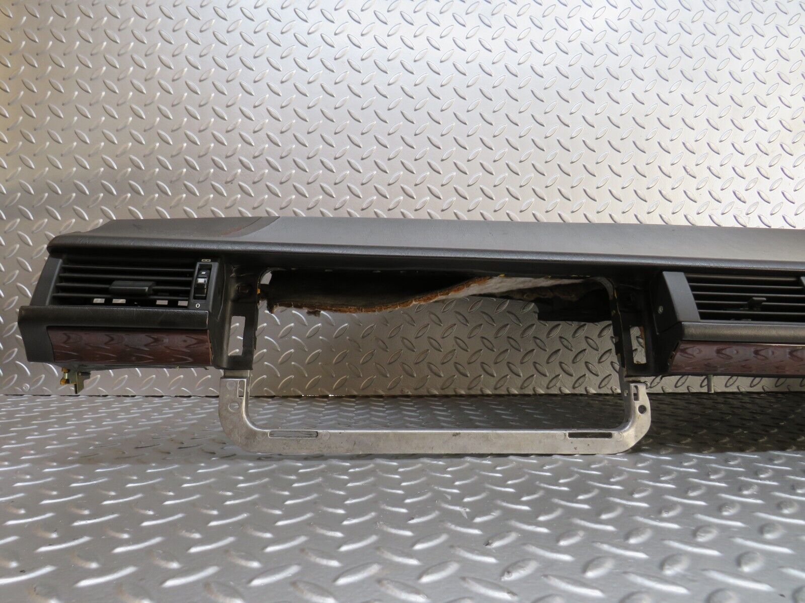 27709 Mercedes-Benz S124 300TE Wagon Dashboard Black