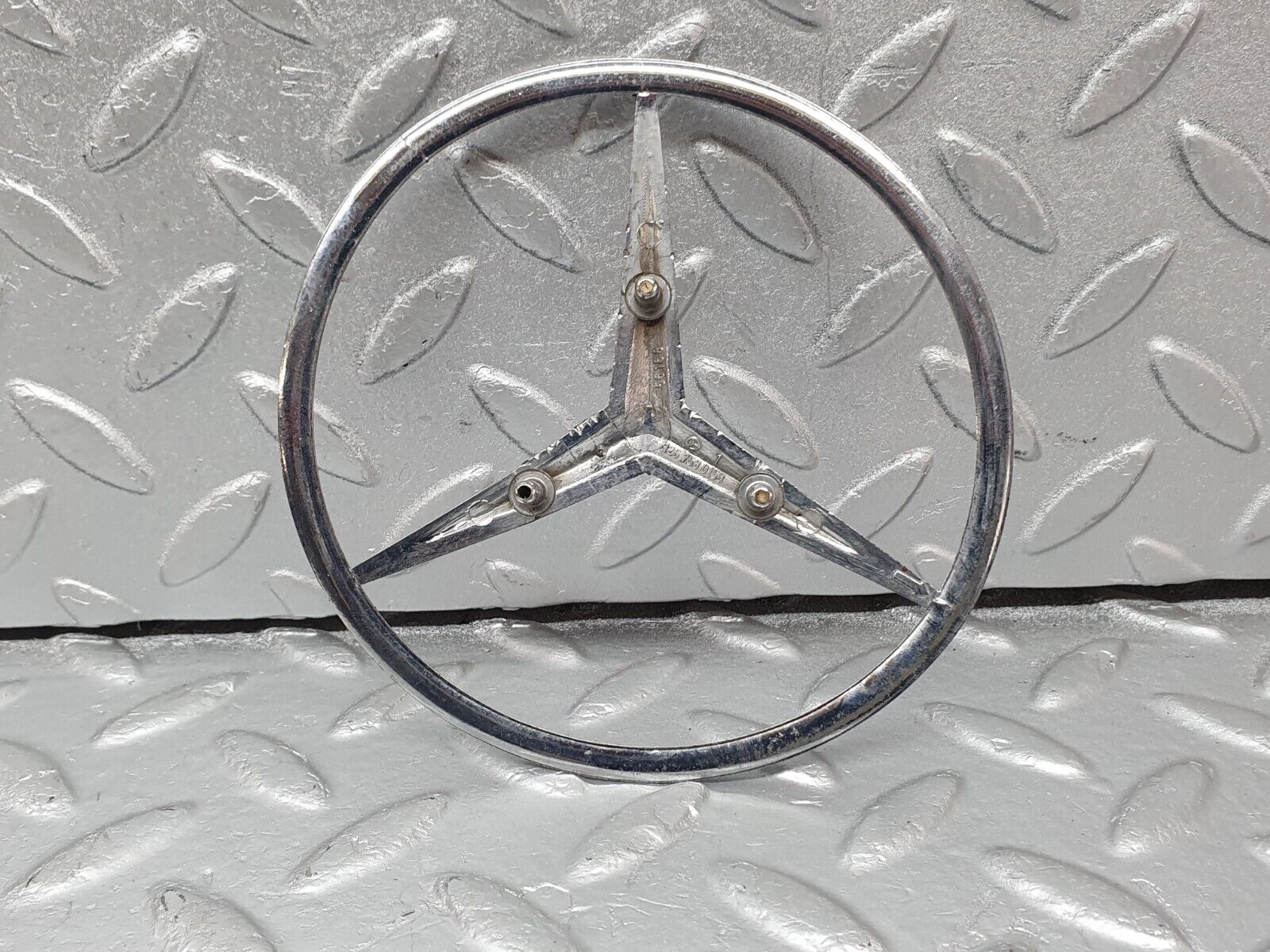 41206 Mercedes-Benz W126 300SE Trunk Lid Badge Emblem 1267580158