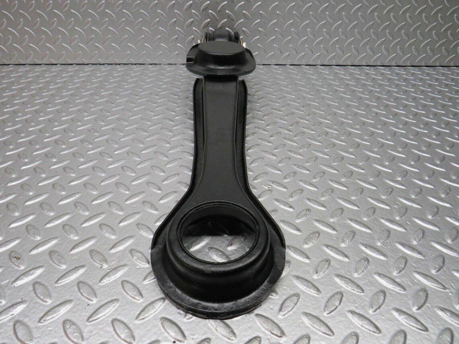 0392 Mercedes-Benz W108 280SE Rear Axle Spring Coil Mount