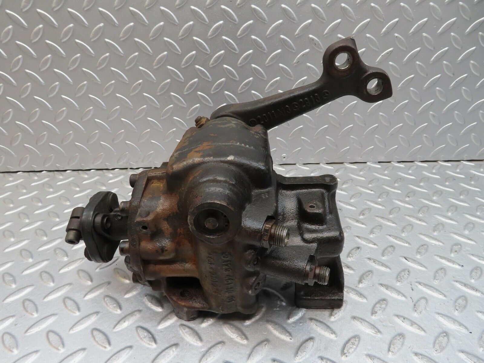 12208 Mercedes-Benz R129 300SL Coupe Steering Box 1294611001