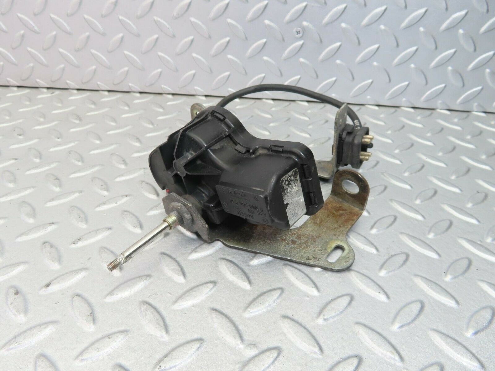 8777 Mercedes-Benz W126 Right Headlight Wiper Motor 1268205242