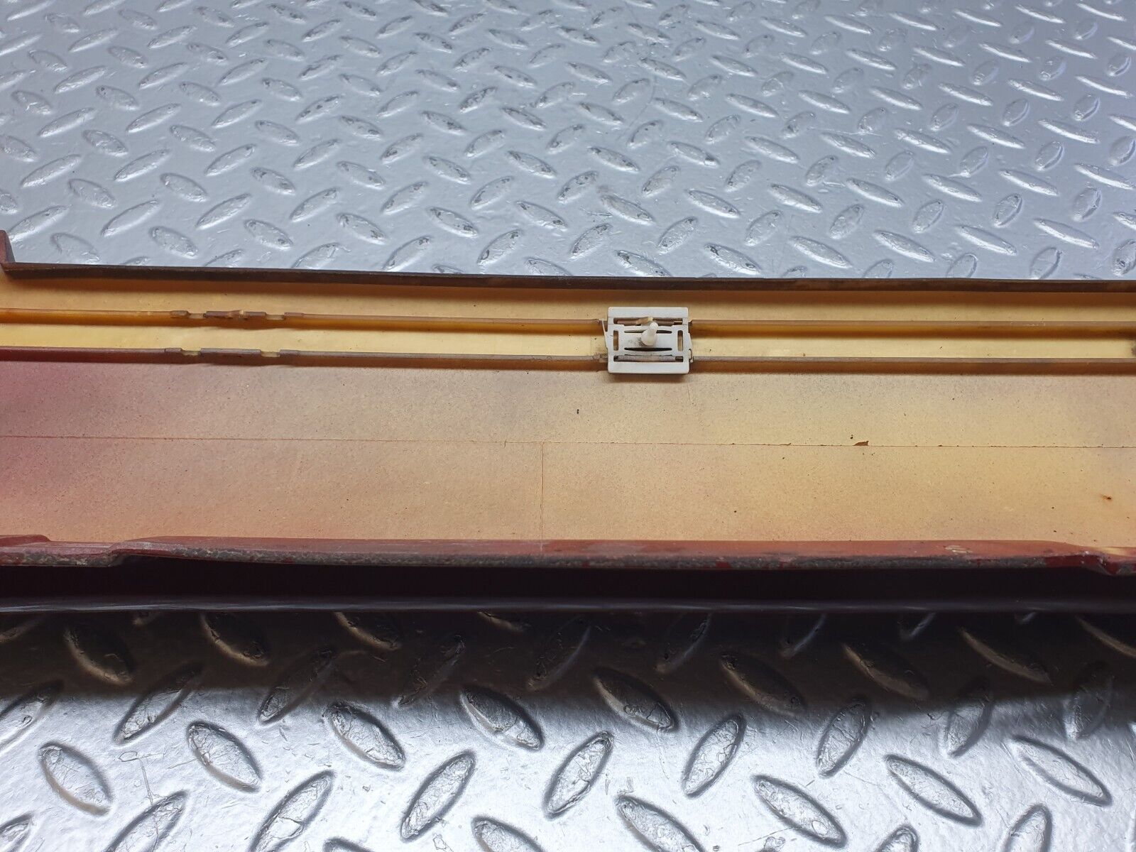 41226 Mercedes-Benz W126 300SE Side Skirt Right 1266905040 1266980230 1266980430