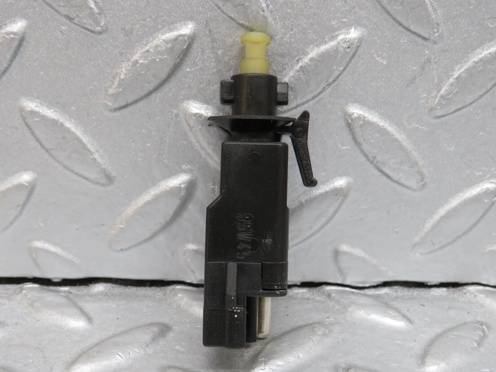 39635 Mercedes-Benz R129 320SL Coupe Brake Light Switch 0015450109