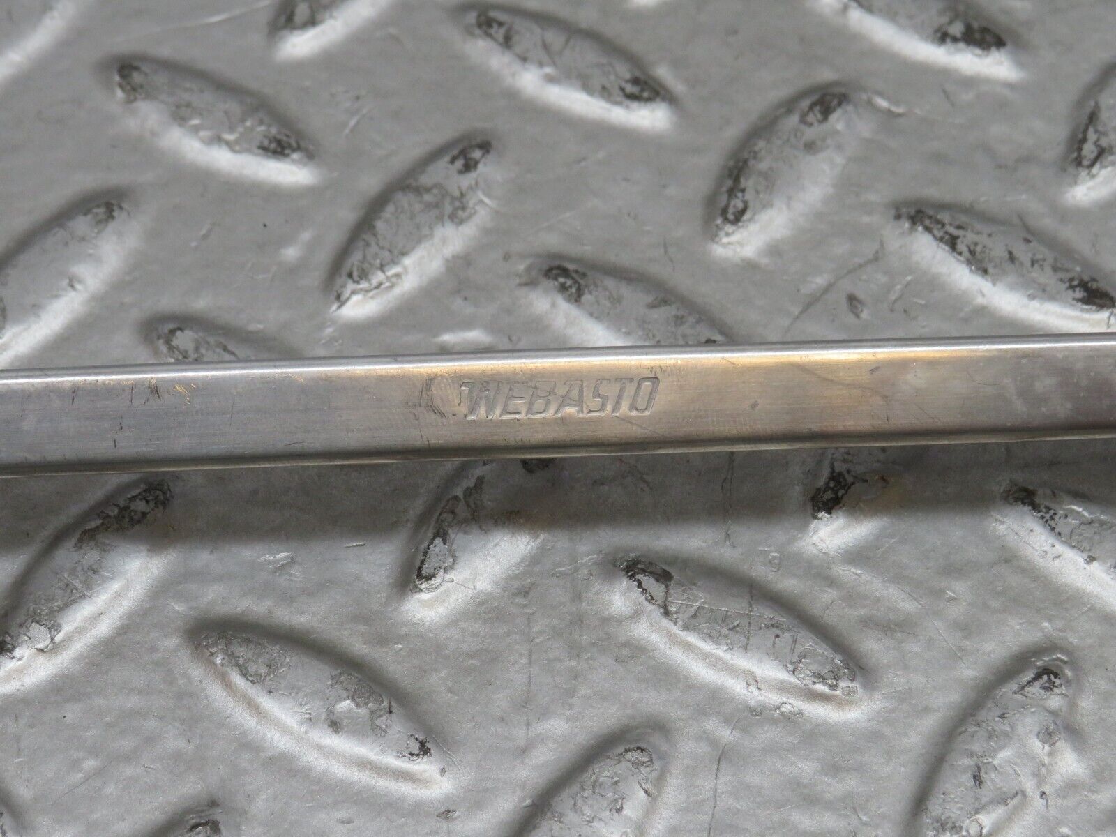 28153 Mercedes-Benz W123 280E Sunroof Chrome Trim