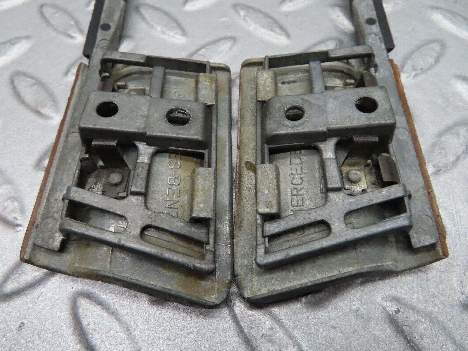 12013 Mercedes-Benz R129 300SL Coupe Door Lock Handle Left And Right Side