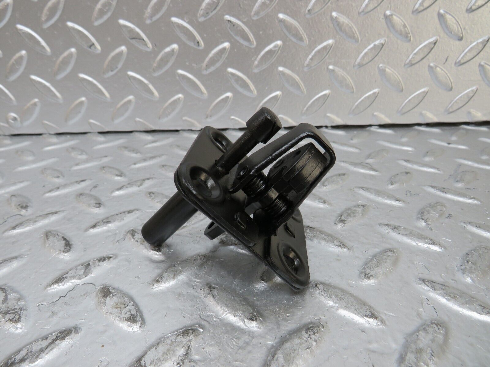 26120 Mercedes-Benz W116 450SE Bonnet Lock Catch