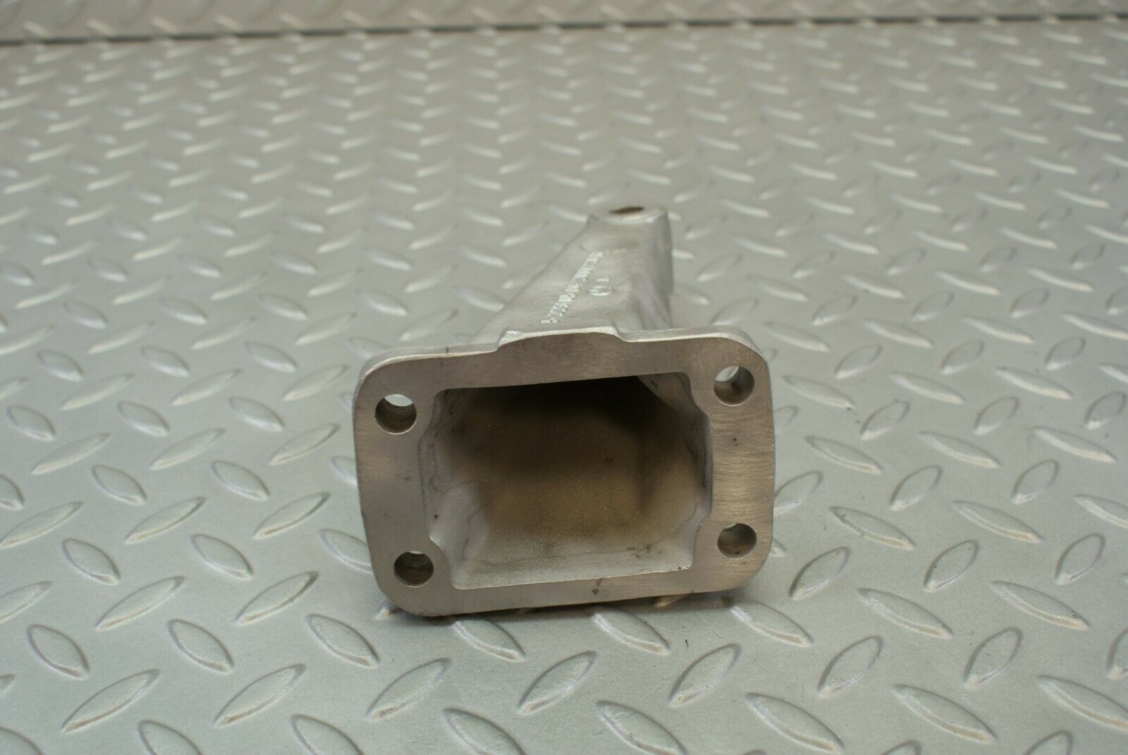 3070 Mercedes-Benz W115 220D Engine Mount Bracket Right Side 1152230504