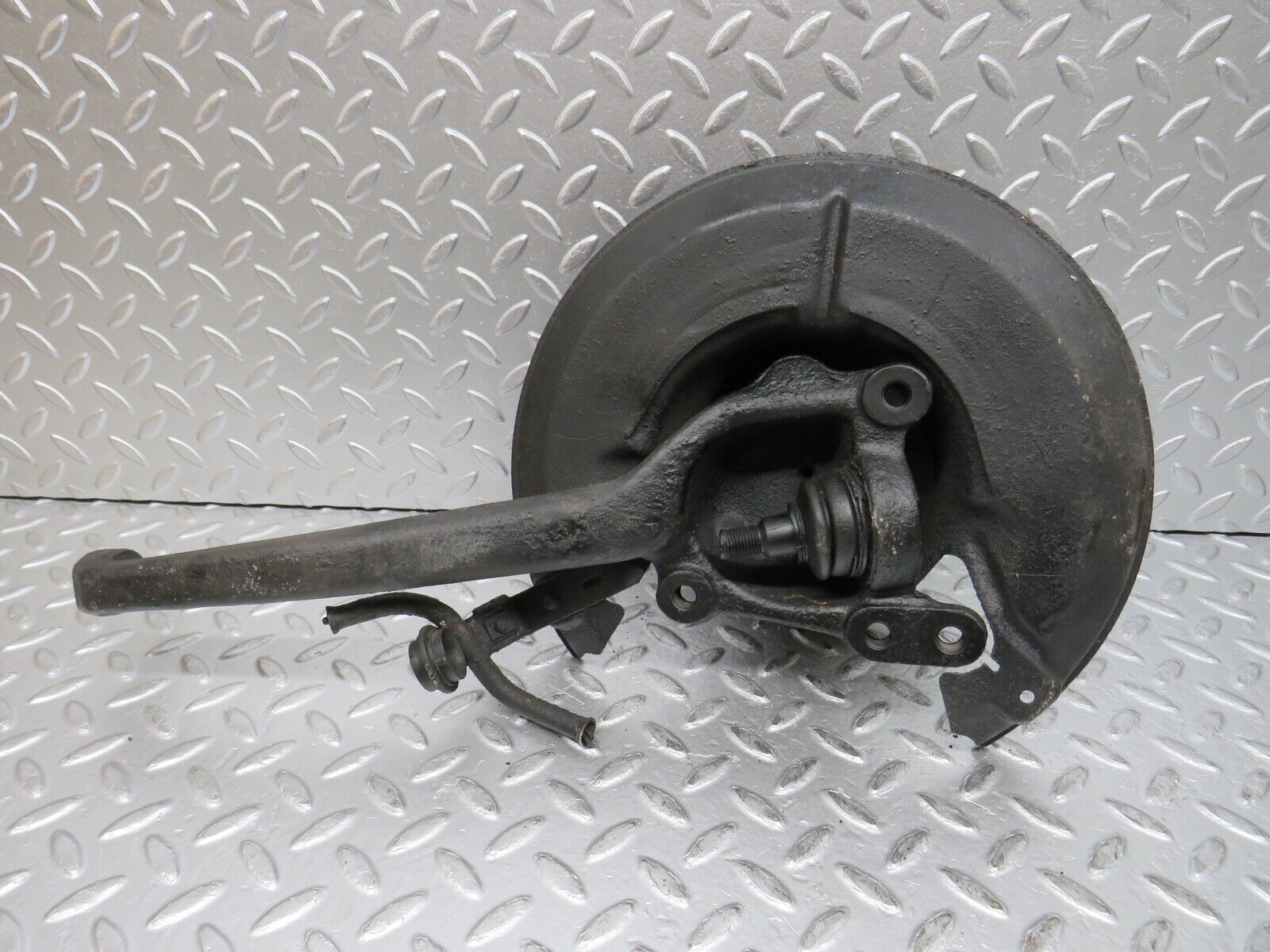 0381 Mercedes-Benz W108 280SE Complete Wheel Hub Front Left