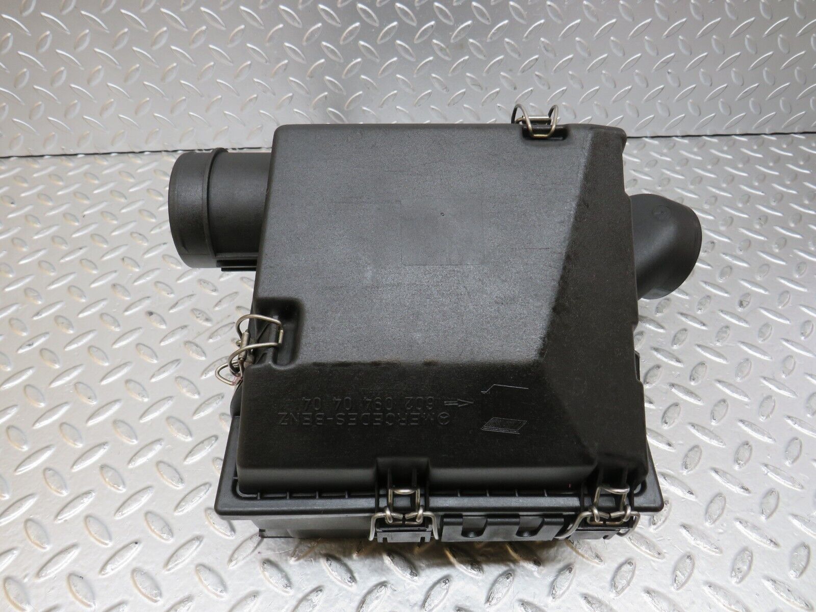 27780 Mercedes-Benz S124 300TE Wagon Air Filter Housing 6060900001