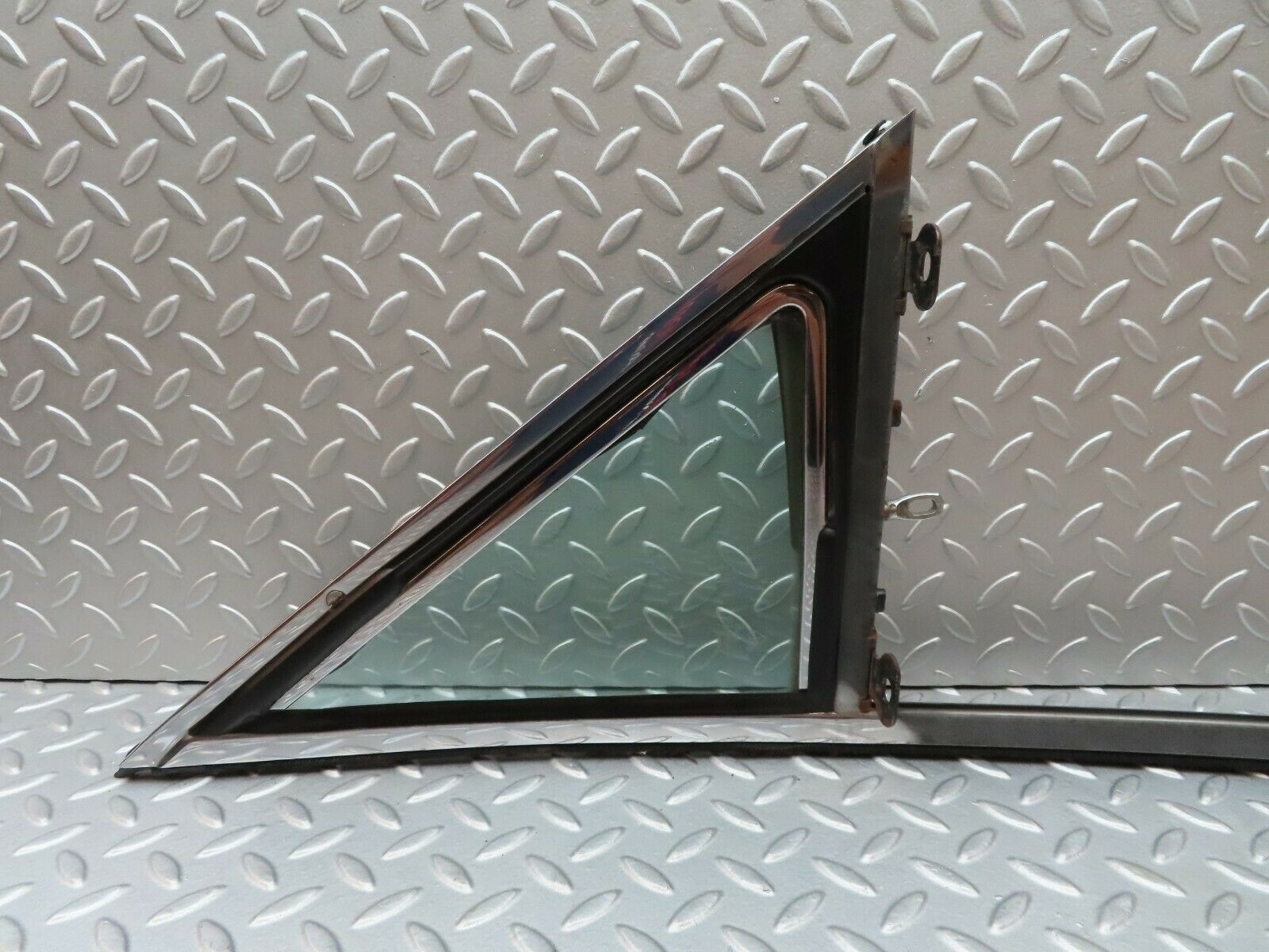 4600 Mercedes-Benz W114 280CE Coupe Front Left Quarter Window Glass