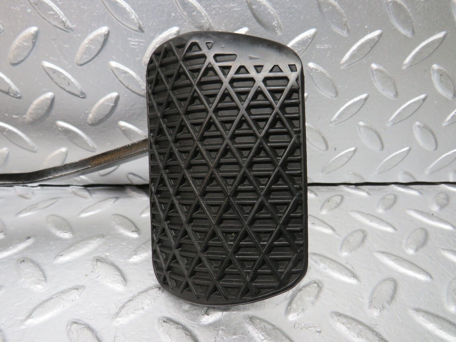 29808 Mercedes-Benz W123 230E Brake Pedal With Rubber 1232910082