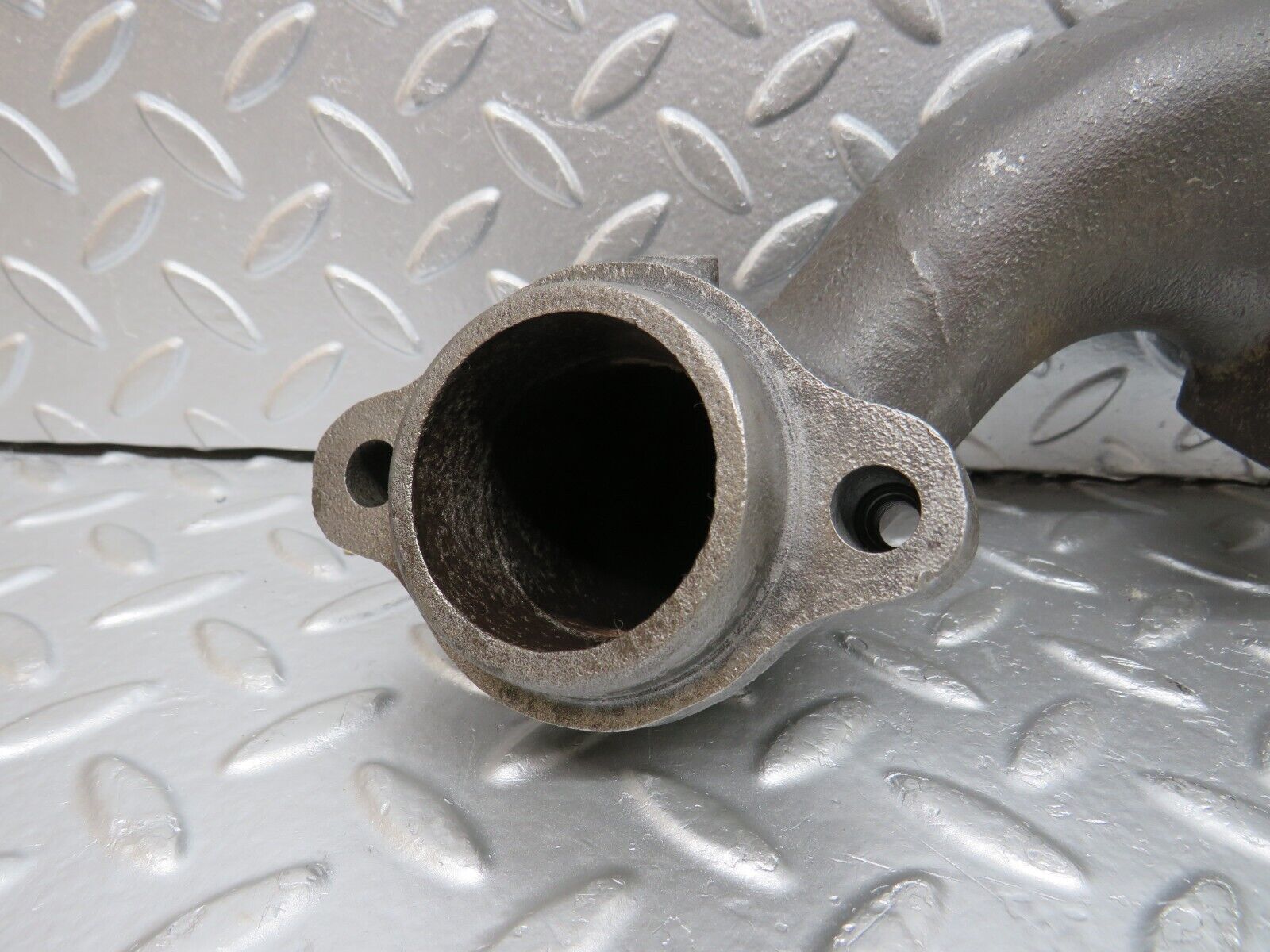 33112 Mercedes-Benz W126 380 V8 Exhaust Manifold Right 1161422402 1161420602