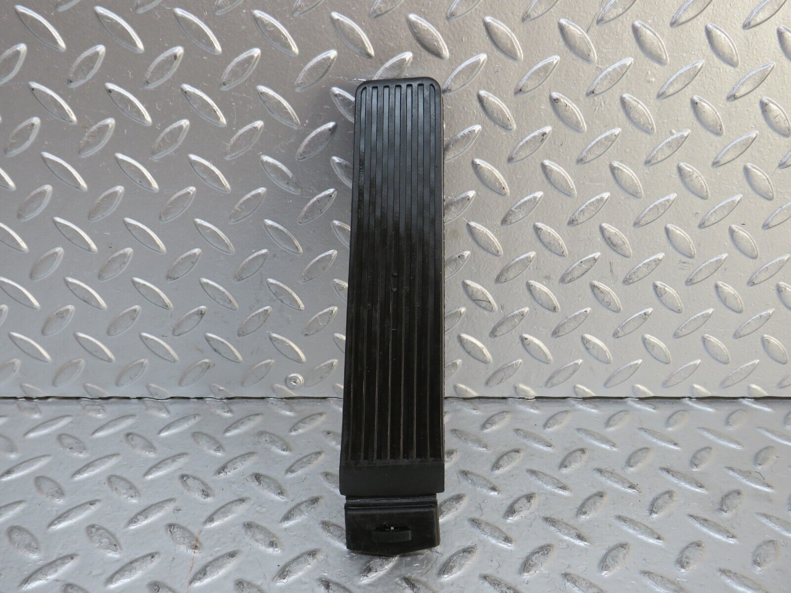 28328 Mercedes-Benz S123 240D Wagon Accelerator Pedal With Rubber 1233010082