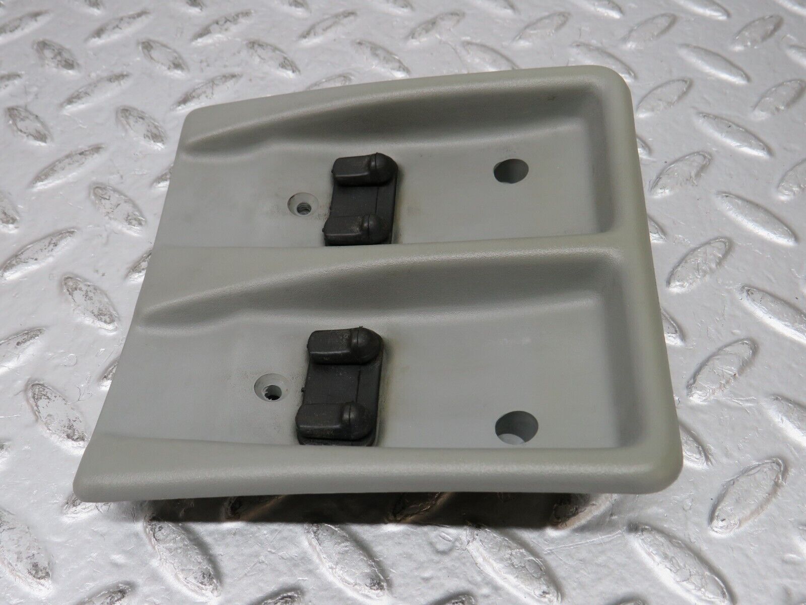 32722 Mercedes-Benz S124 300TE Wagon Seat Belt Buckle Holder 1246840418