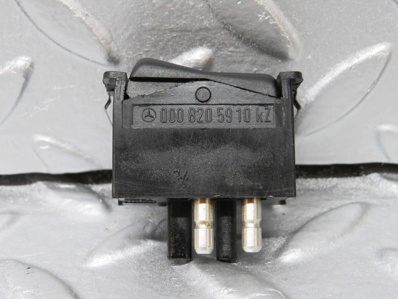 36119 Mercedes-Benz W126 420SE Interior Light Switch 0008205910