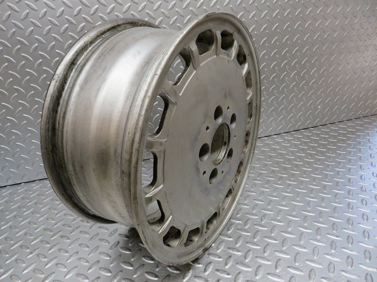 29611 Mercedes-Benz W124 230E Alloy Wheel 6.5Jx15H2 ET49 1244001802