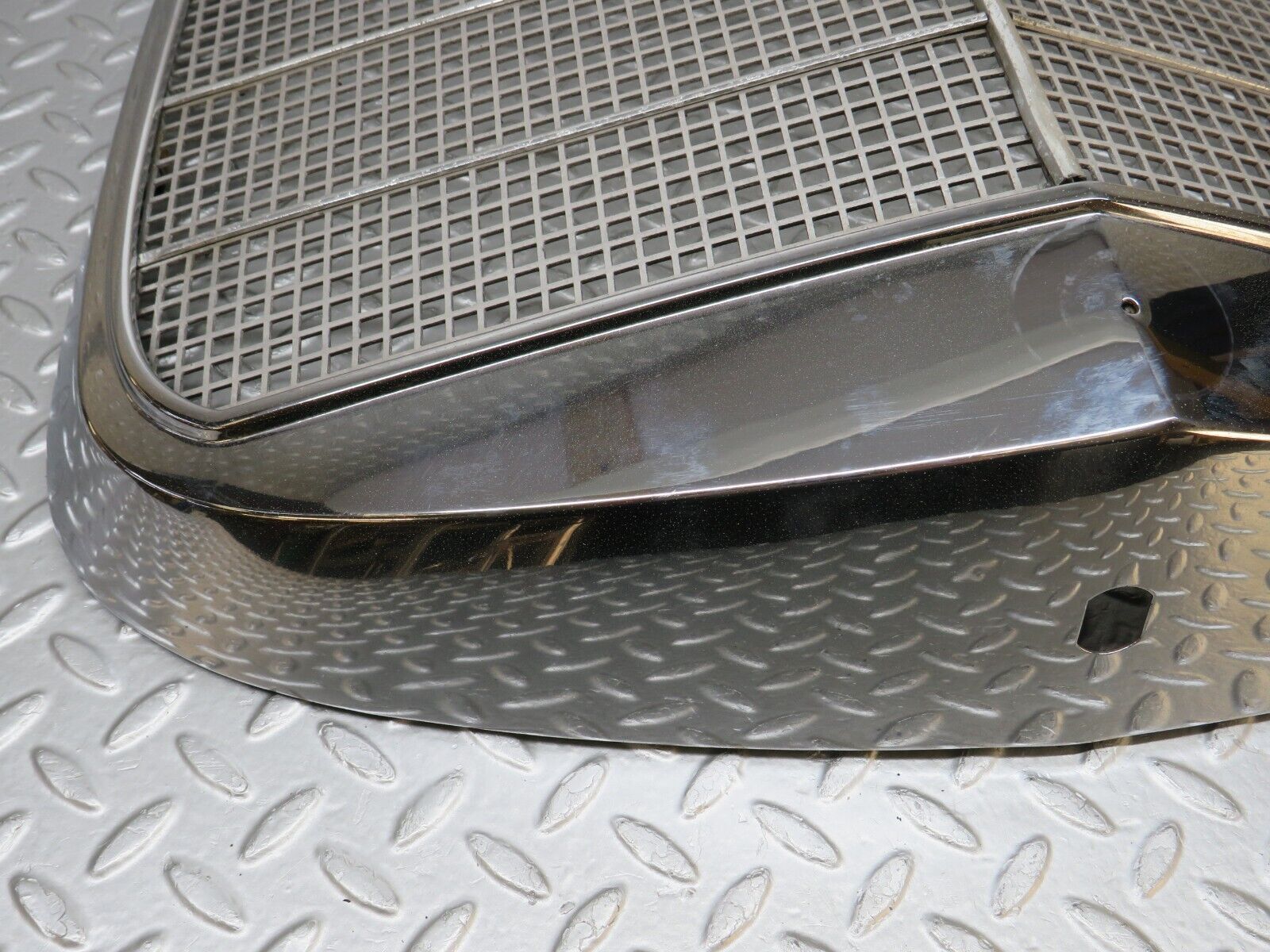 40343 Mercedes-Benz W110 230 Bonnet Grill Chrome