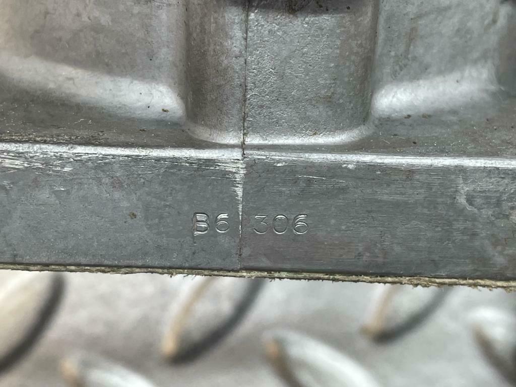 17801 Mercedes-Benz W116 350SE Throttle Body Valve