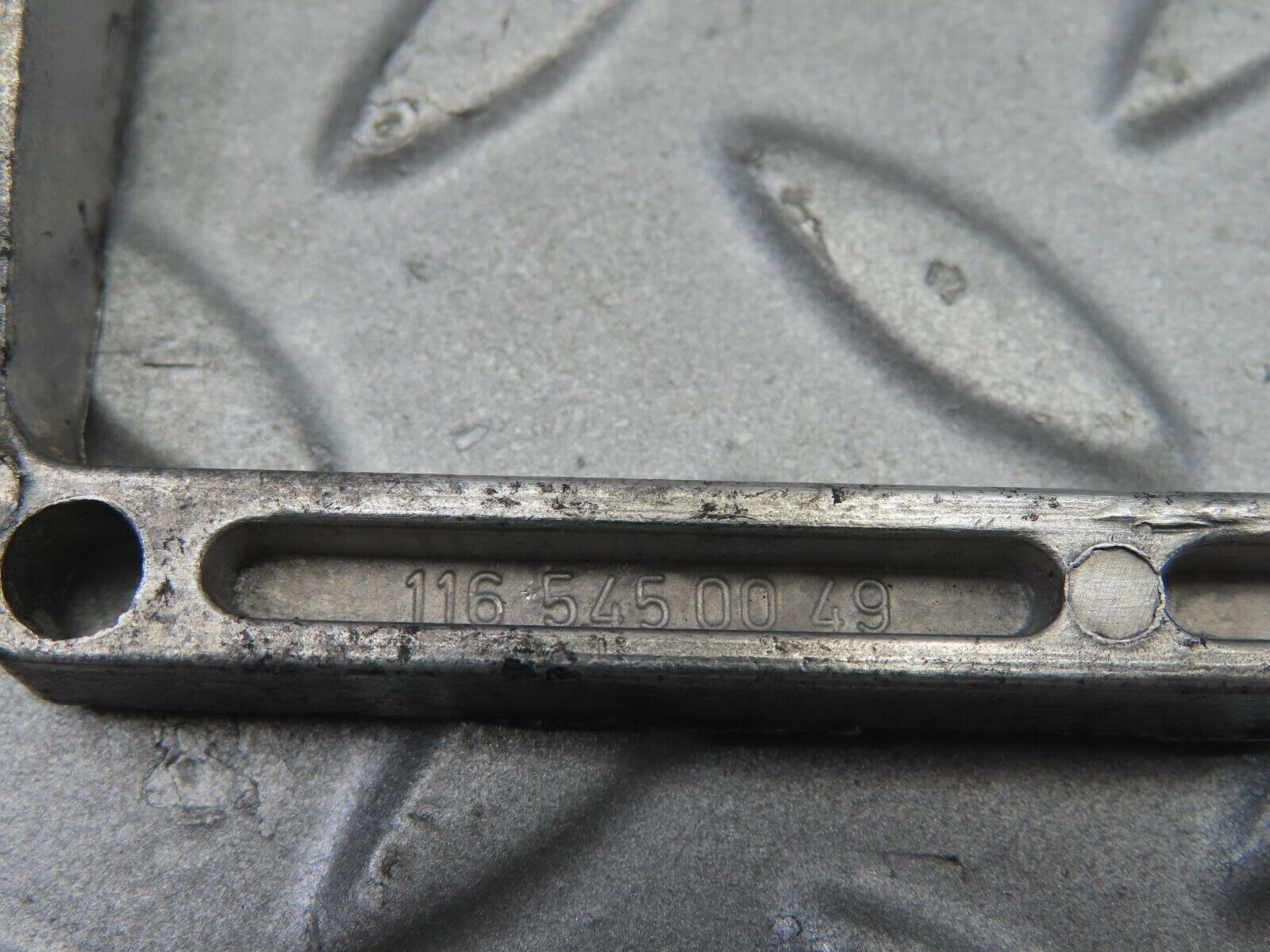 7432 Mercedes-Benz W116 450SE Fuse Box Flange 1165450049