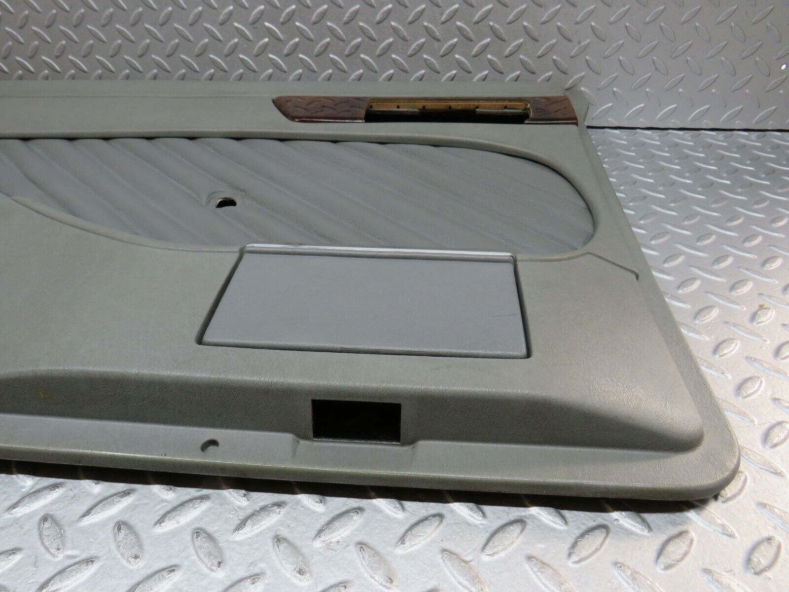 35957 Mercedes-Benz W126 420SE Rear Left Door Card Grey