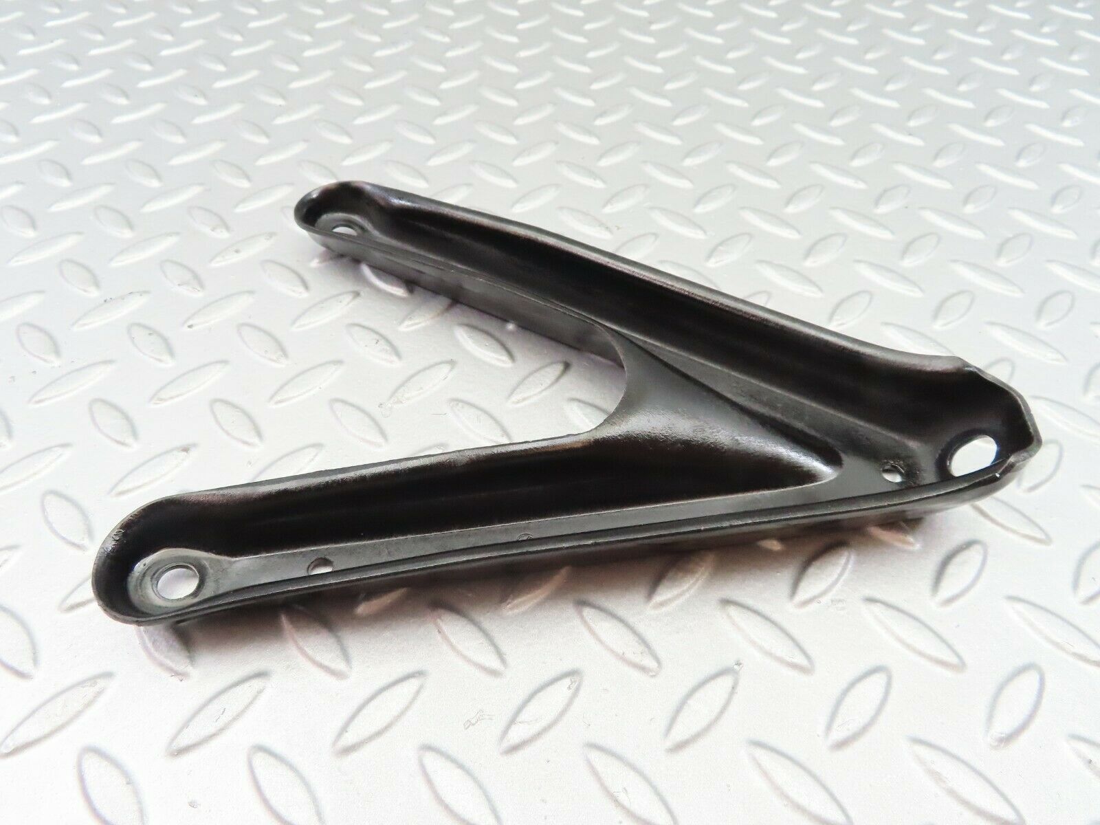 6819 Mercedes-Benz S124 E220 Wagon Air Intake Manifold Bracket