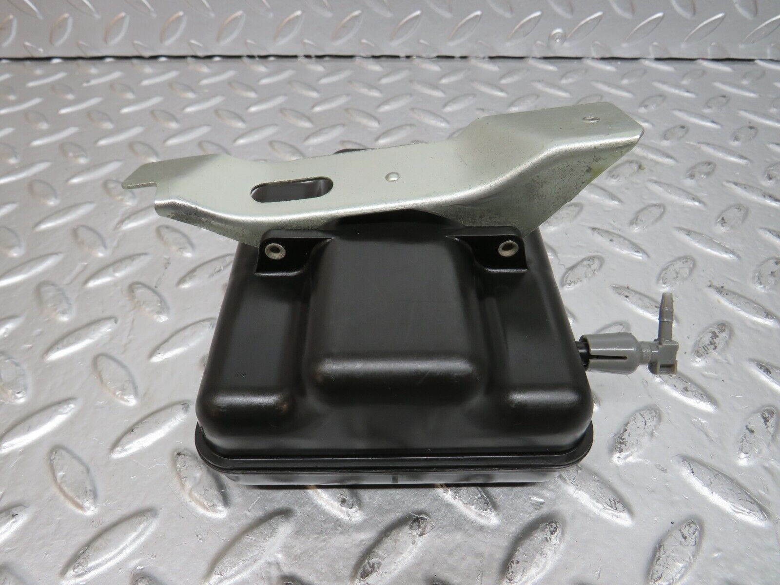 24814 Mercedes-Benz W140 S320 Air Vacuum Expansion Tank 1298050019