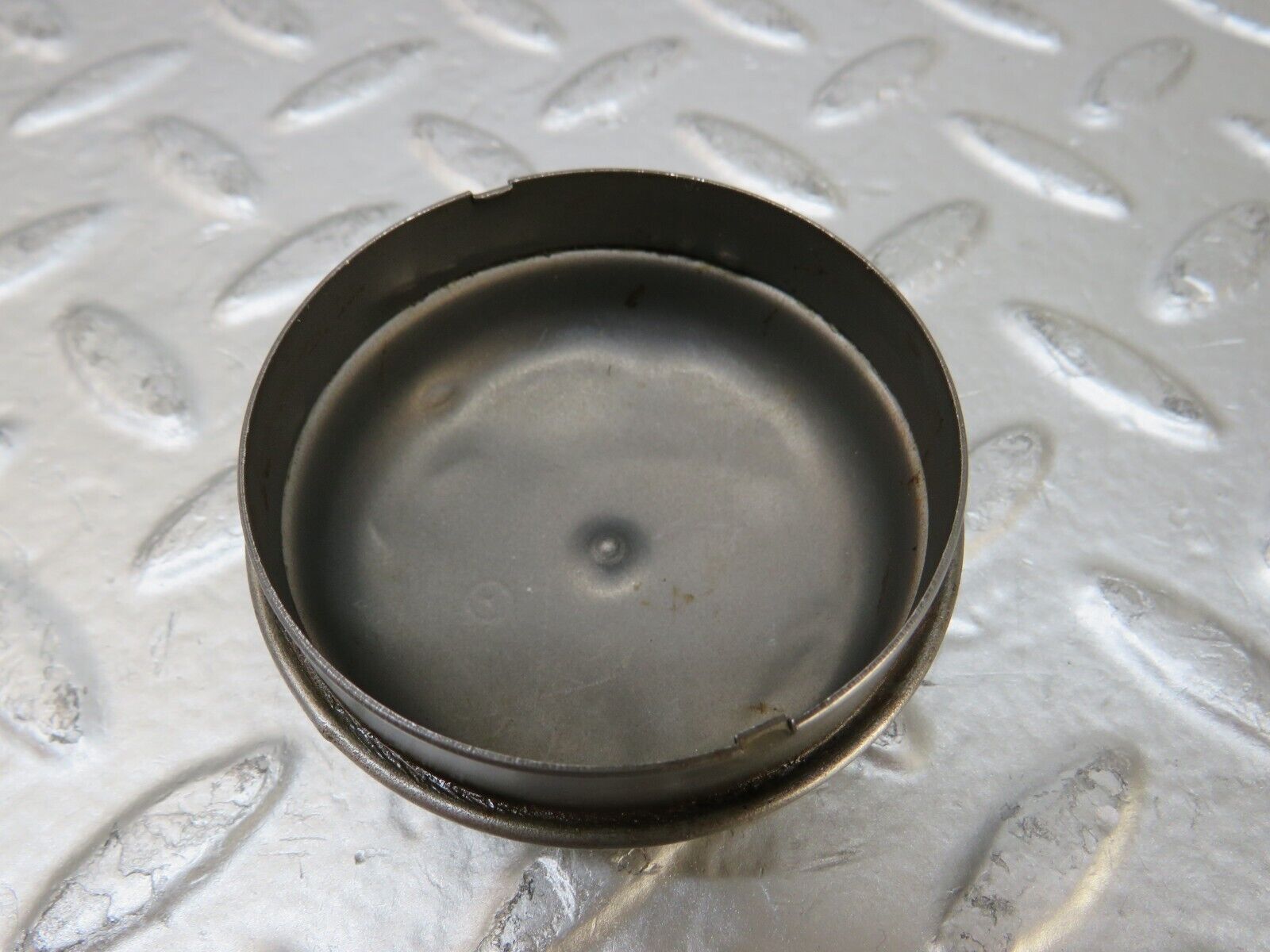 26699 Mercedes-Benz C124 220CE Coupe Wheel Hub Locking Cap