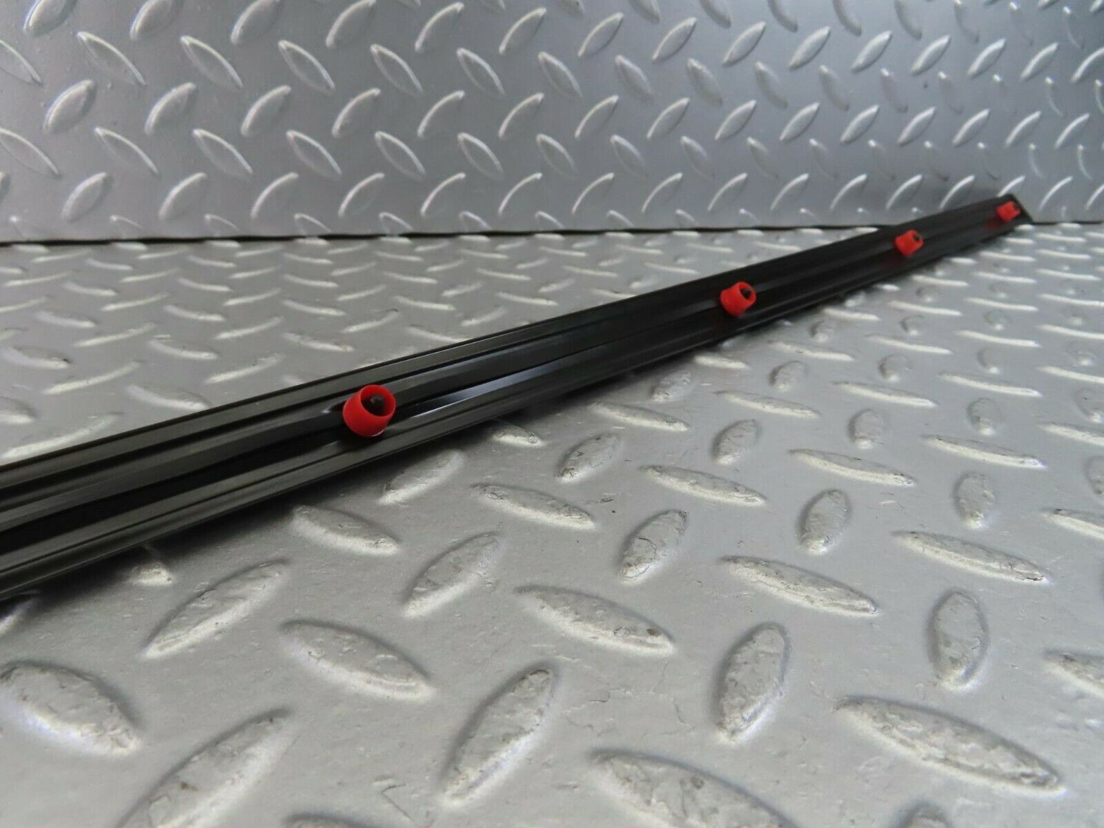 10249 Mercedes-Benz W123 Rear Left Door Centre Moulding Trim