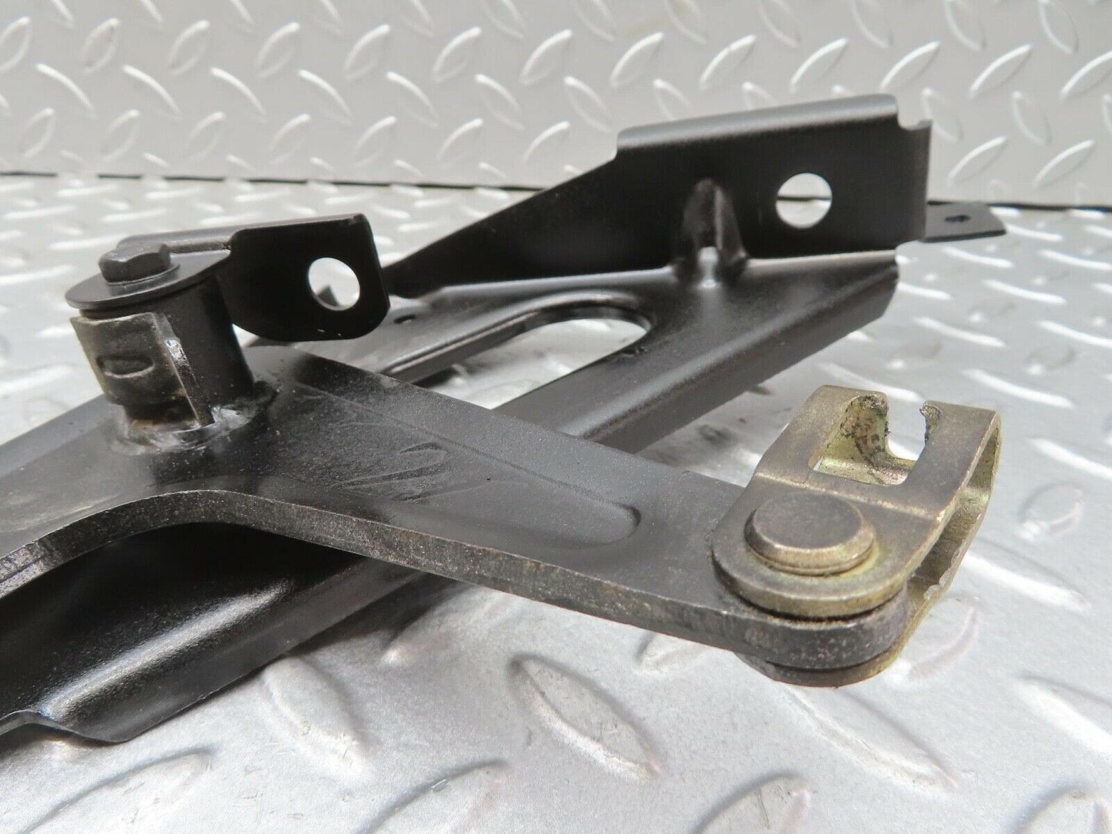 13546 Mercedes-Benz W123 200 Handbrake Regulator