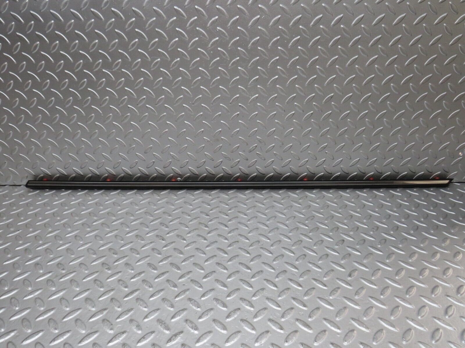 27894 Mercedes-Benz W123 280E Front Right Door Centre Moulding Trim