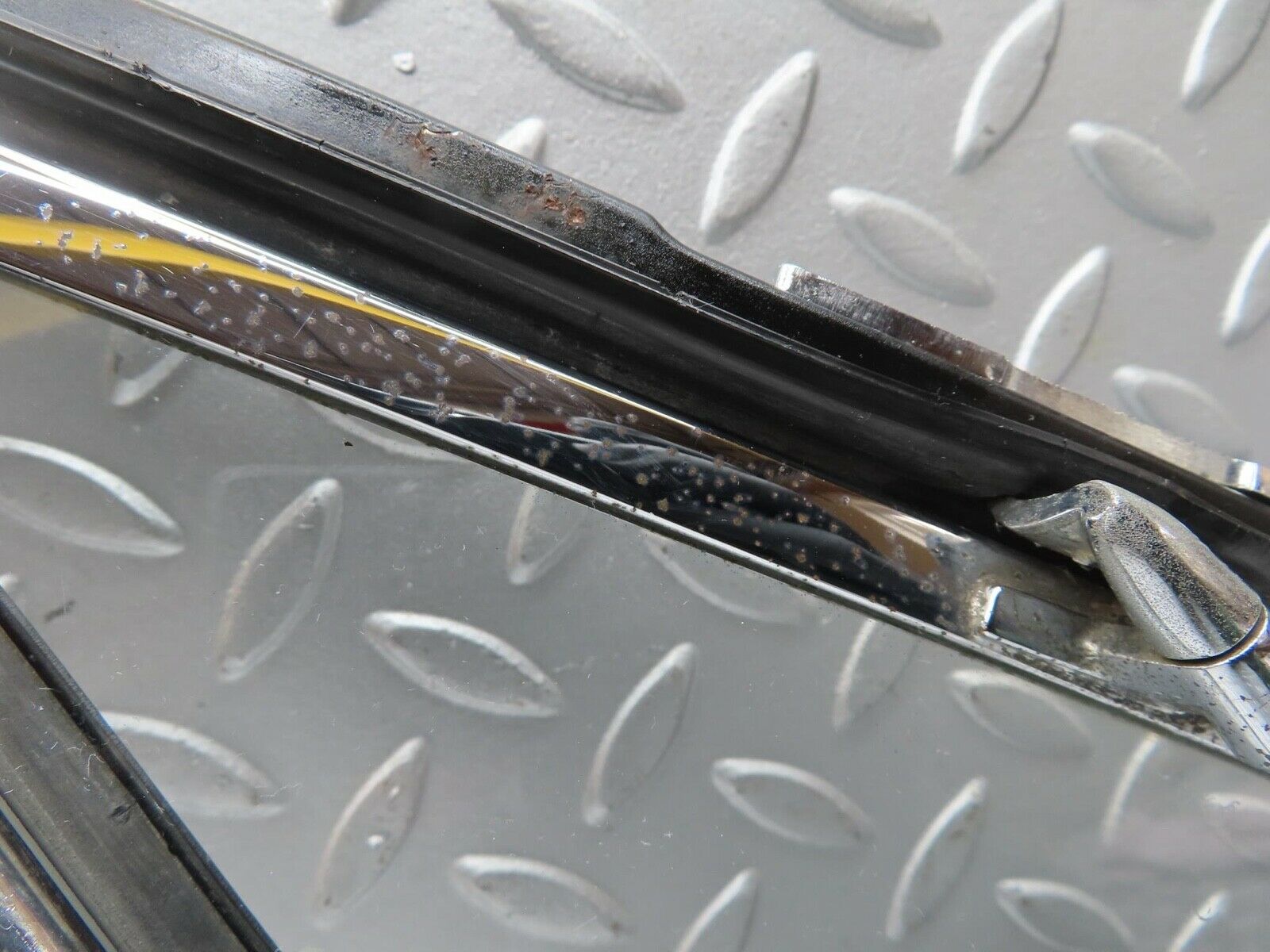 12384 Mercedes-Benz W108 Front Right Quarter Window Glass