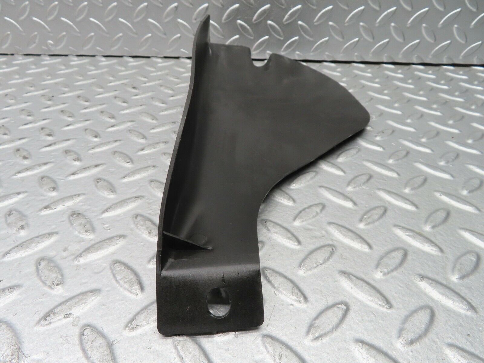 21632 Mercedes-Benz W126 300SE Vacuum Pump Housing Cover 1268050914