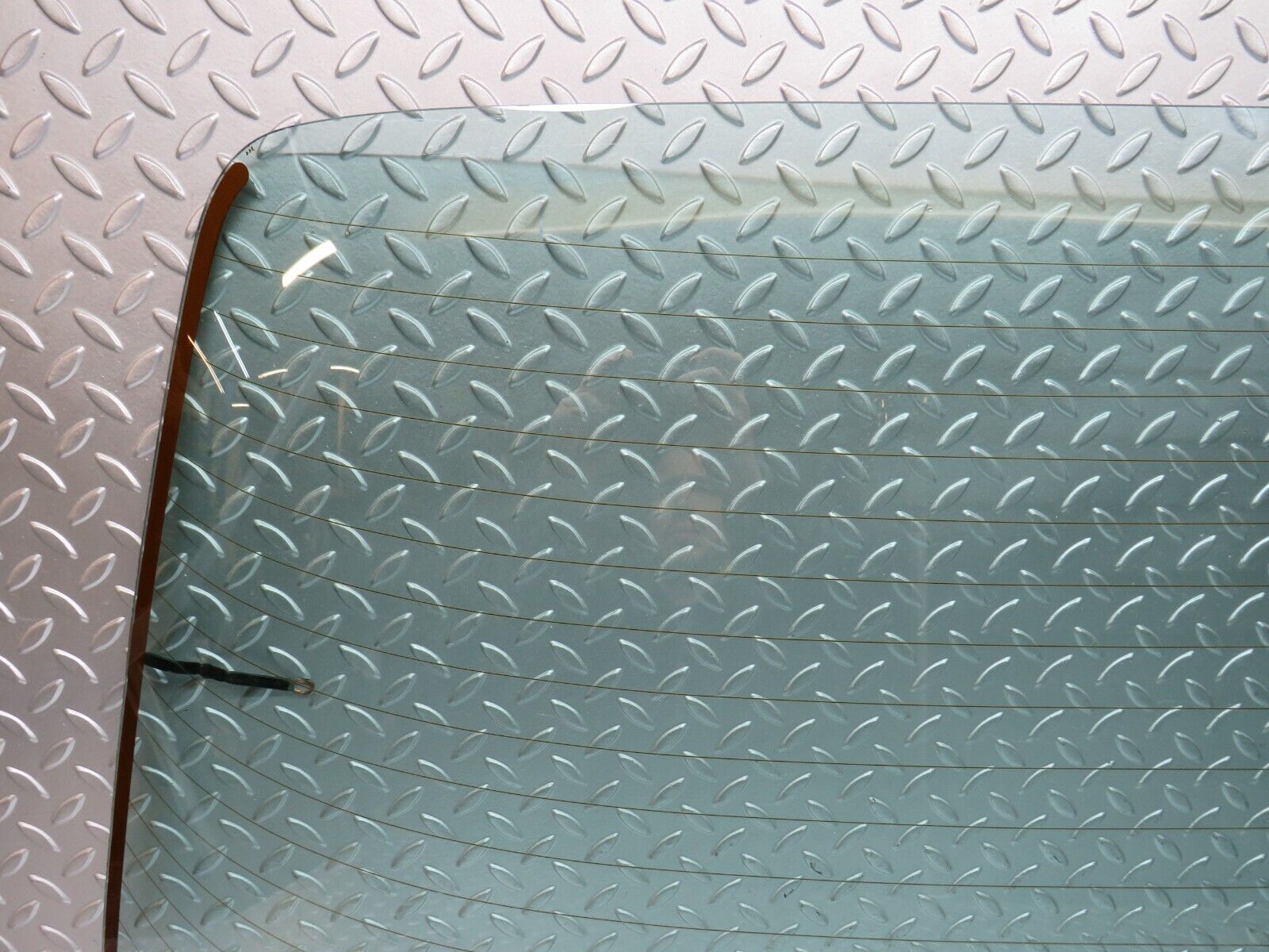 29820 Mercedes-Benz W123 230E Rear Heated Windscreen Glass