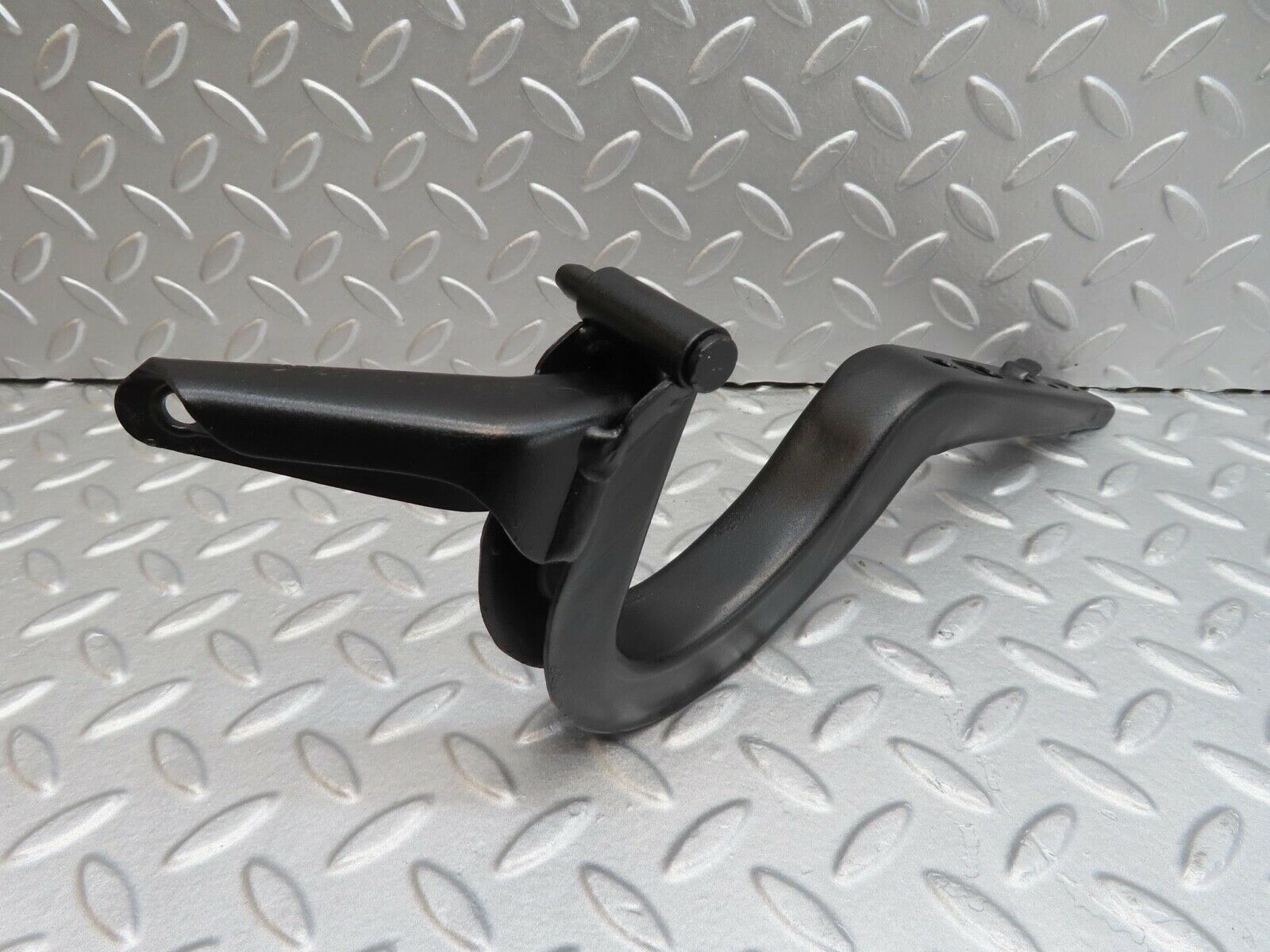 15992 Mercedes-Benz W123 280E Trunk Hinge Right Side 1237500287