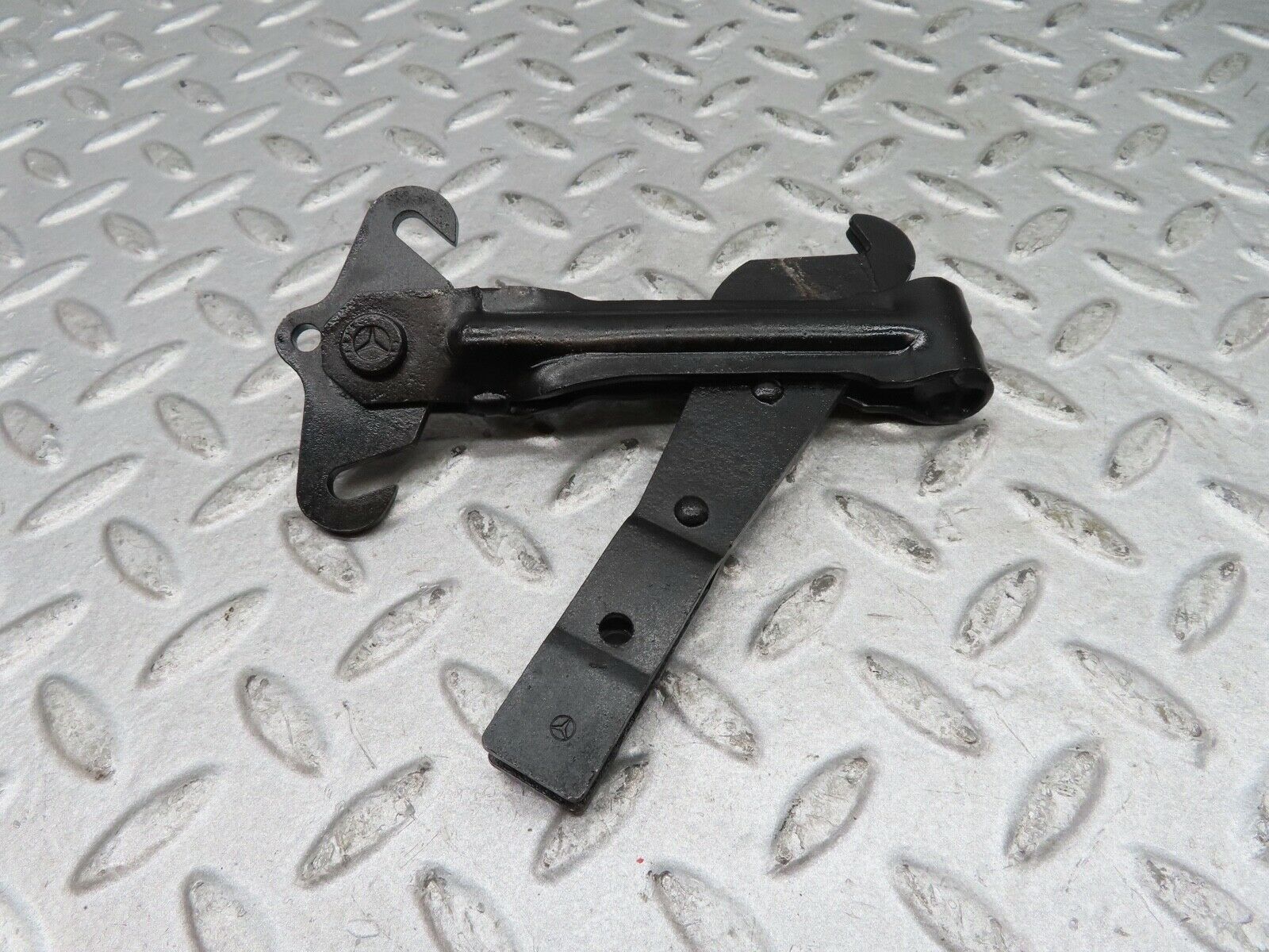 17061 Mercedes-Benz C123 280CE Coupe Handbrake Regulator