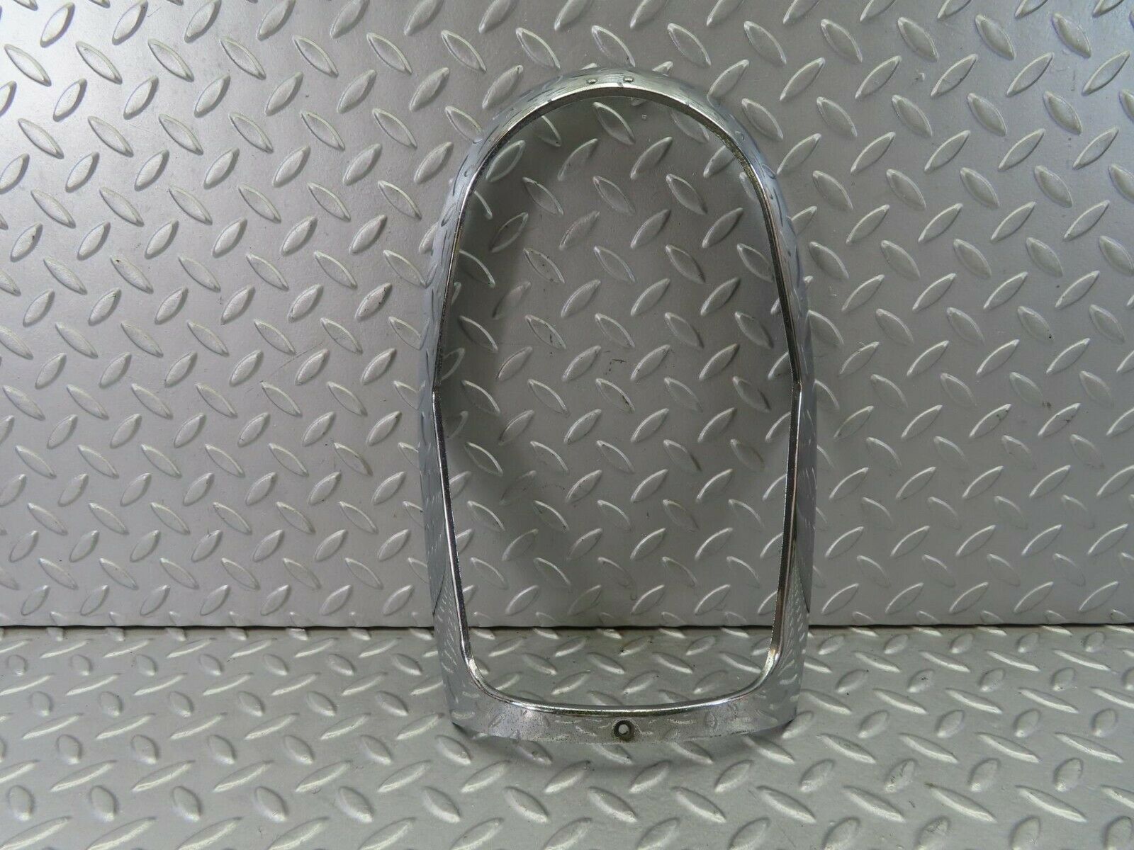 8122 Mercedes-Benz W108 Headlight Chrome Frame