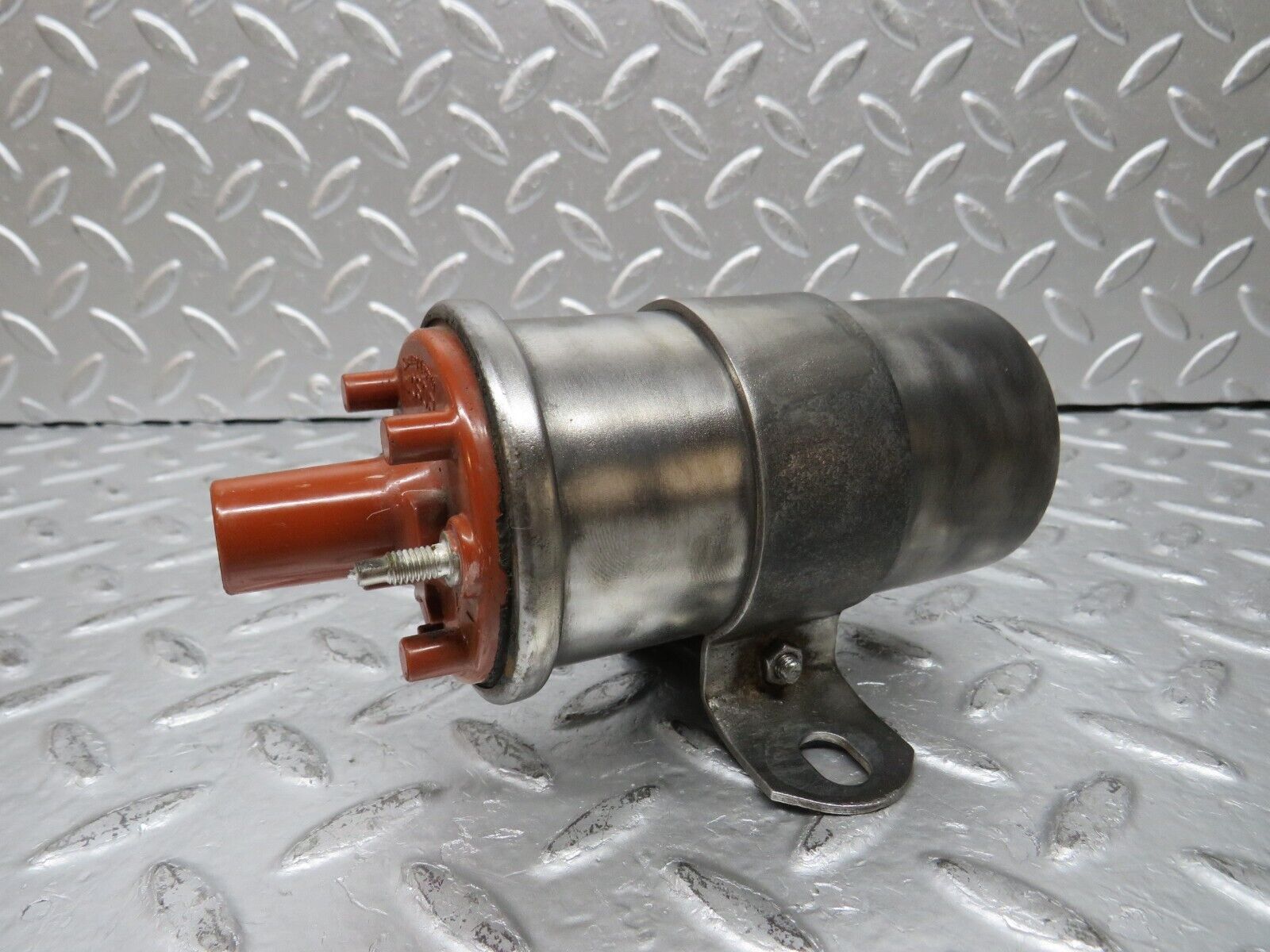 29730 Mercedes-Benz W123 230E Ignition Coil Bosch 0001584003 0221118307