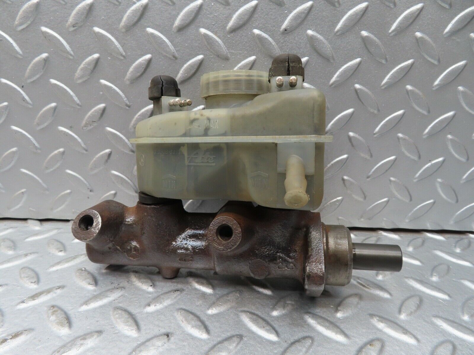 17041 Mercedes-Benz C123 280CE Coupe Brake Master Cylinder With Tank