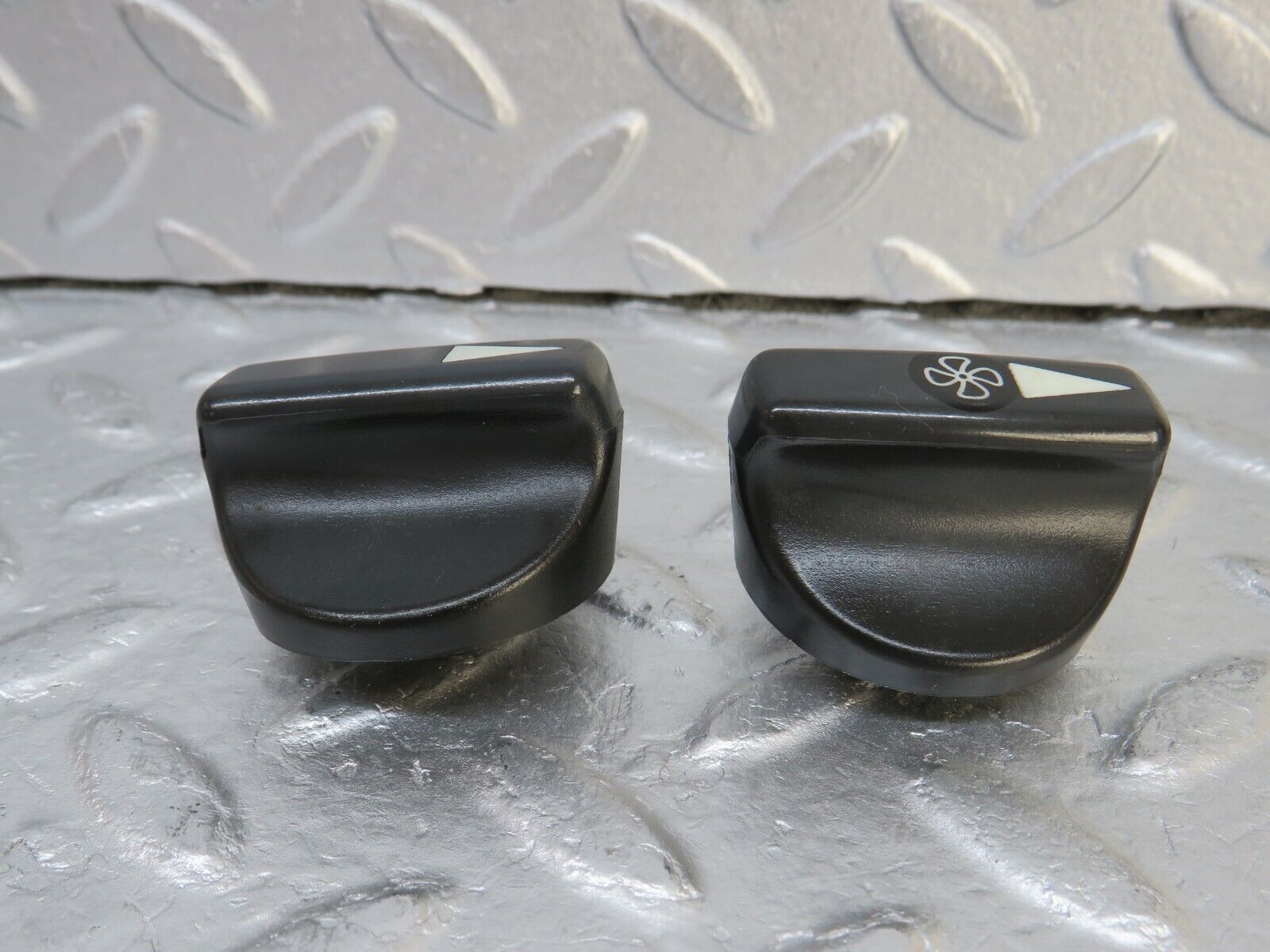 37000 Mercedes-Benz C126 420SEC Coupe Heater Control Knob Pair