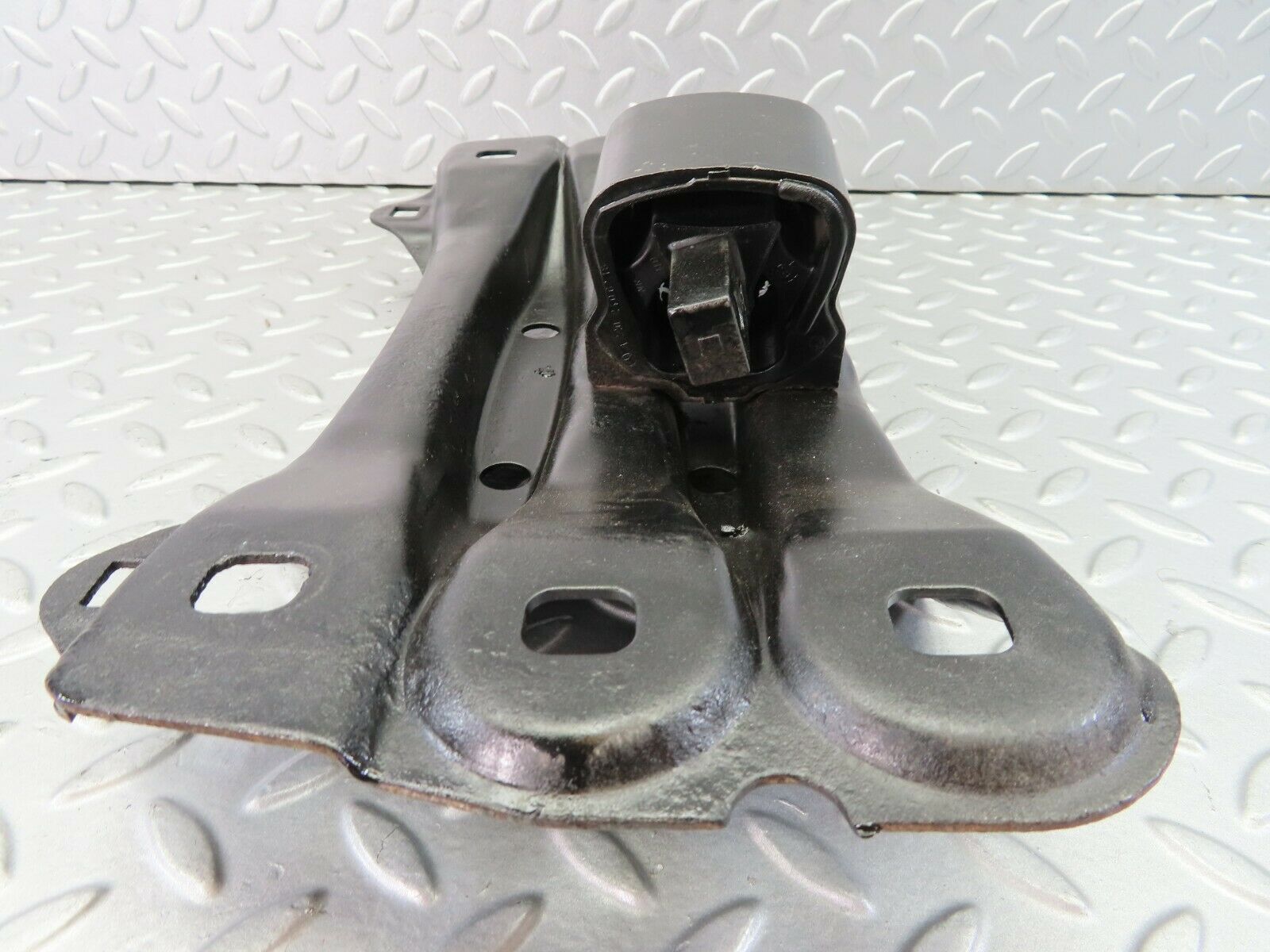 7576 Mercedes-Benz W220 S430 Gearbox Bracket 2202420201