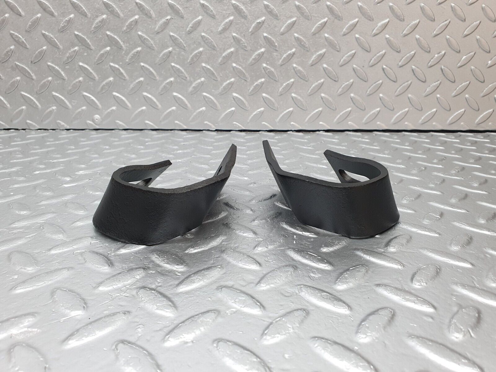 40837 Mercedes-Benz W123 300D Front Bumper Bracket