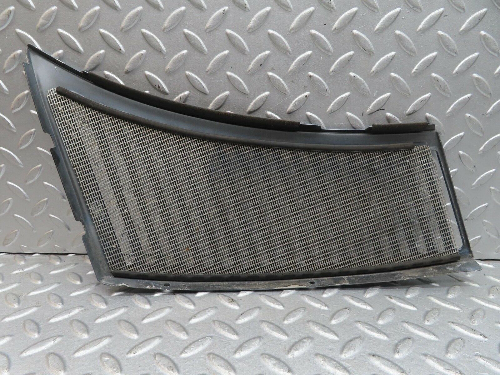 13920 Mercedes-Benz C107 280SLC Air Intake Grill Left Side