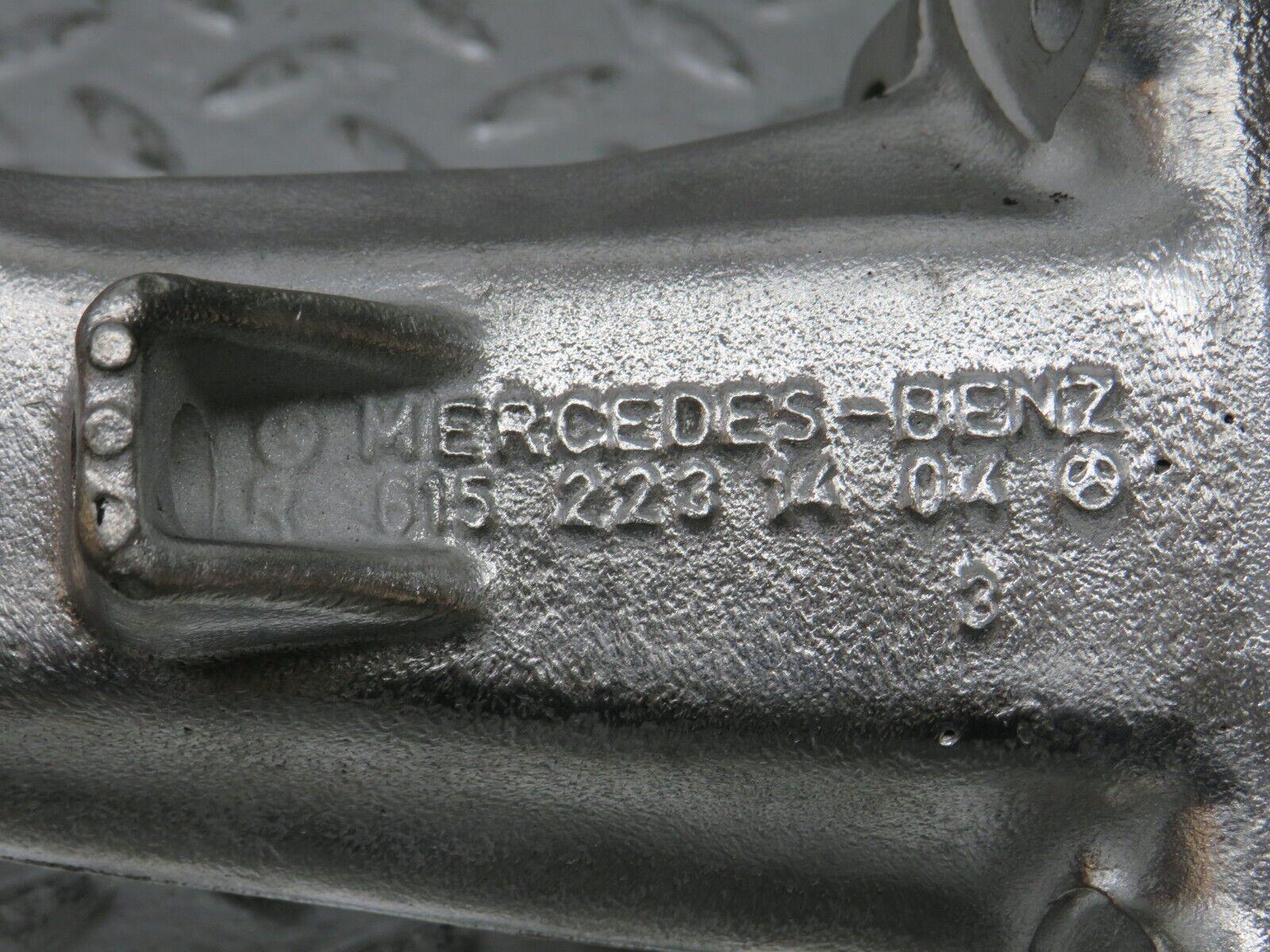 32888 Mercedes-Benz W123 300D Engine Mount Bracket Right Side 6152231404