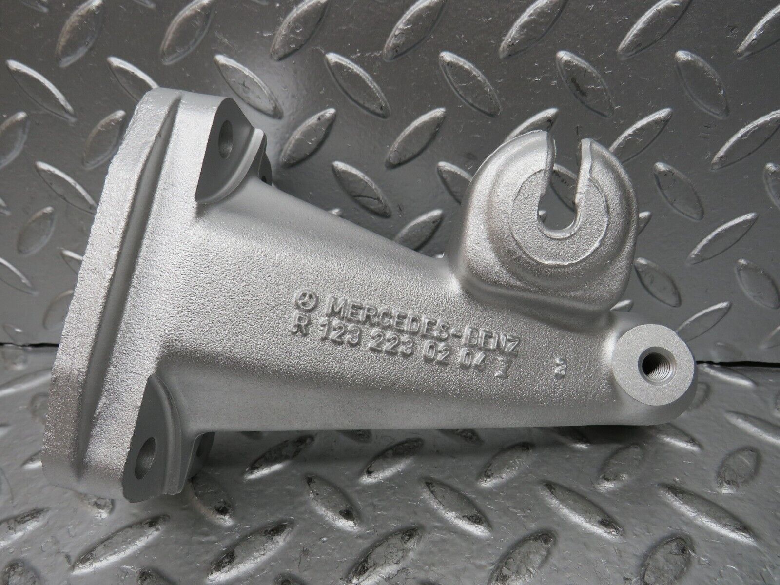 27323 Mercedes-Benz W123 280E Engine Mount Bracket Left Side 1232230204