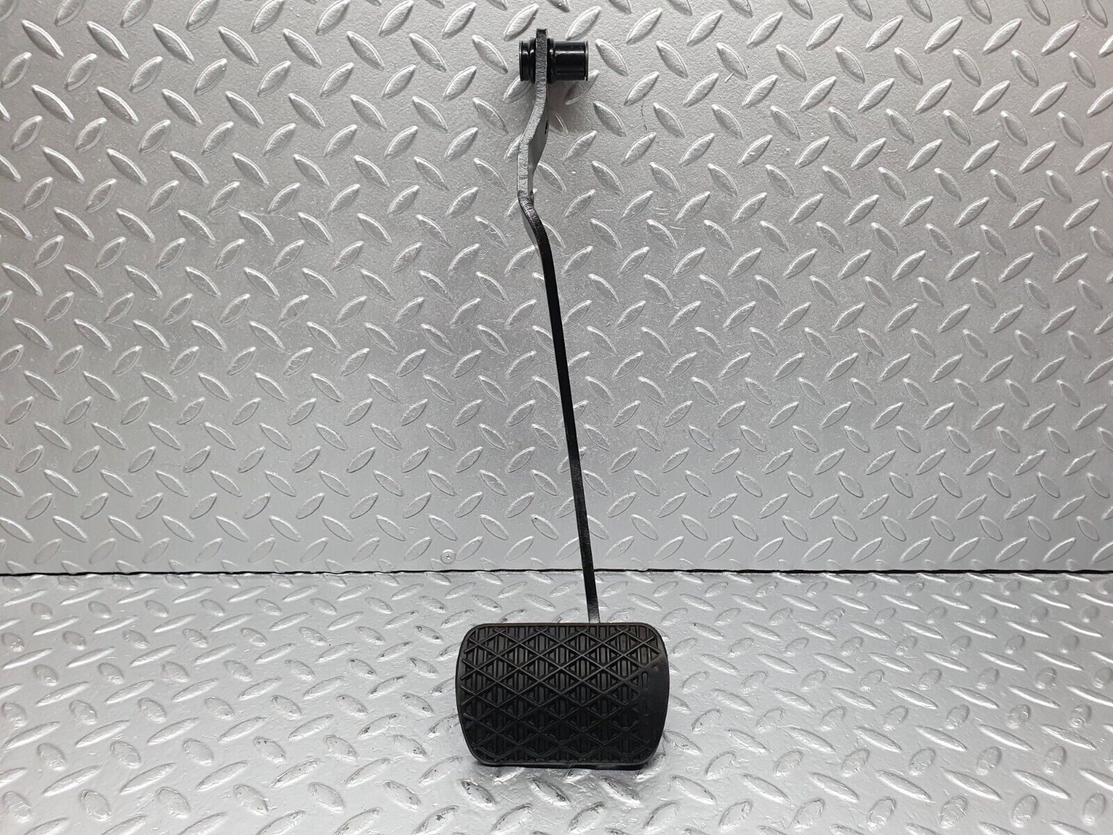 41083 Mercedes-Benz W126 300SE Brake Pedal With Rubber 1232910082