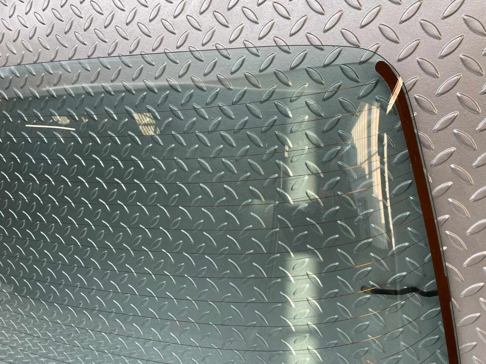 31924 Mercedes-Benz W123 230E Rear Heated Windscreen Glass