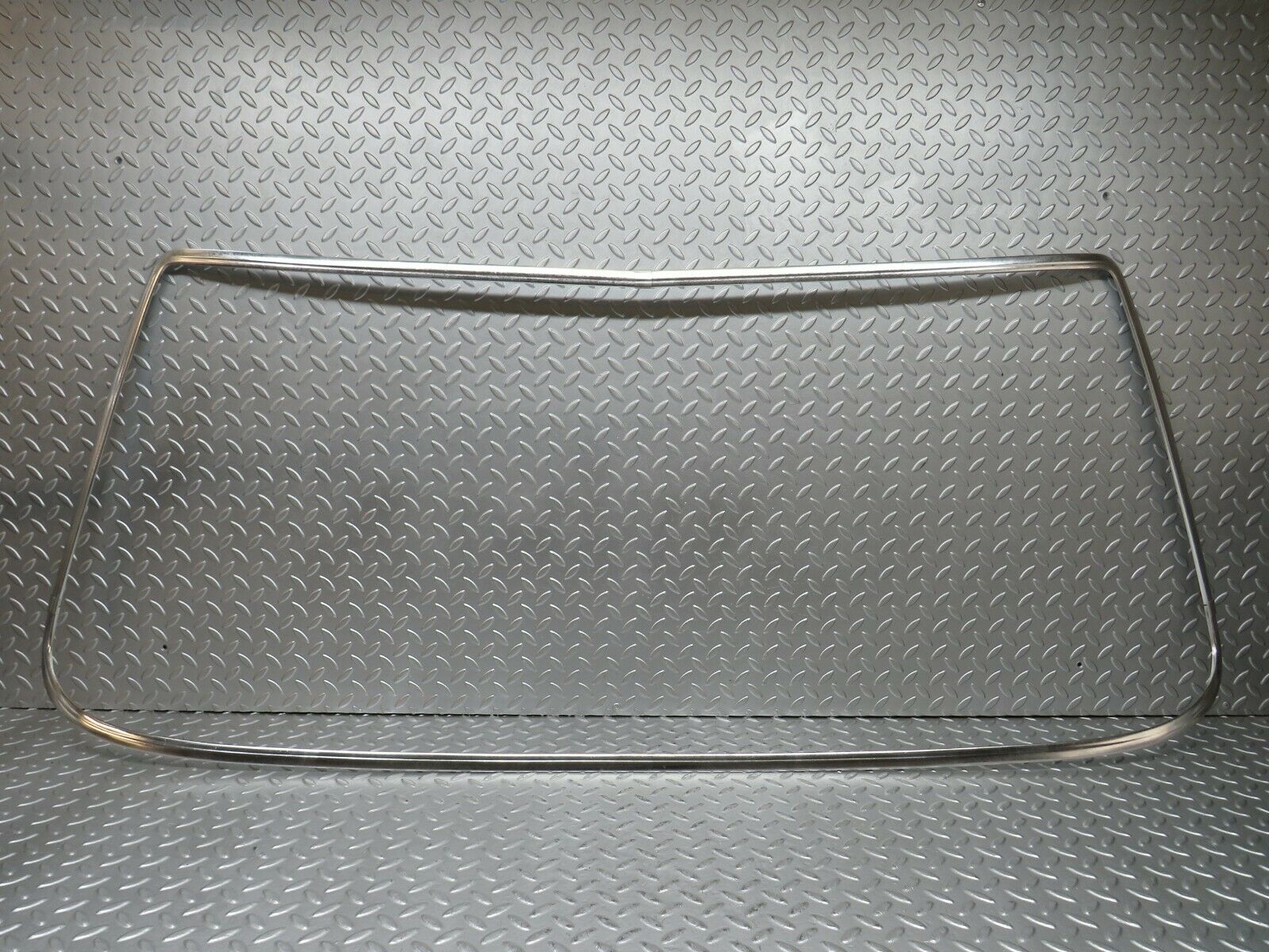 23404 Mercedes-Benz W116 350SE Front Windscreen Chrome Frame