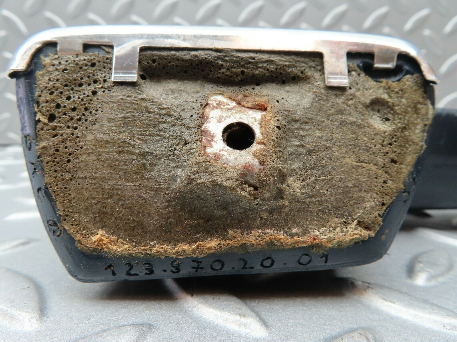 4283 Mercedes-Benz W123 230E Interior Door Handle Front Right Blue 1239702001