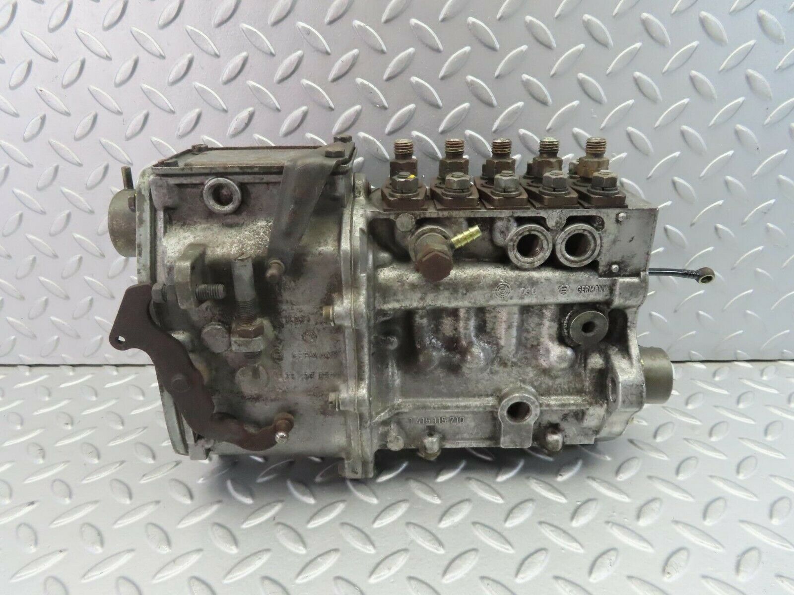 7556 Mercedes-Benz Diesel Fuel Injection Pump OM617 300D 1415115710